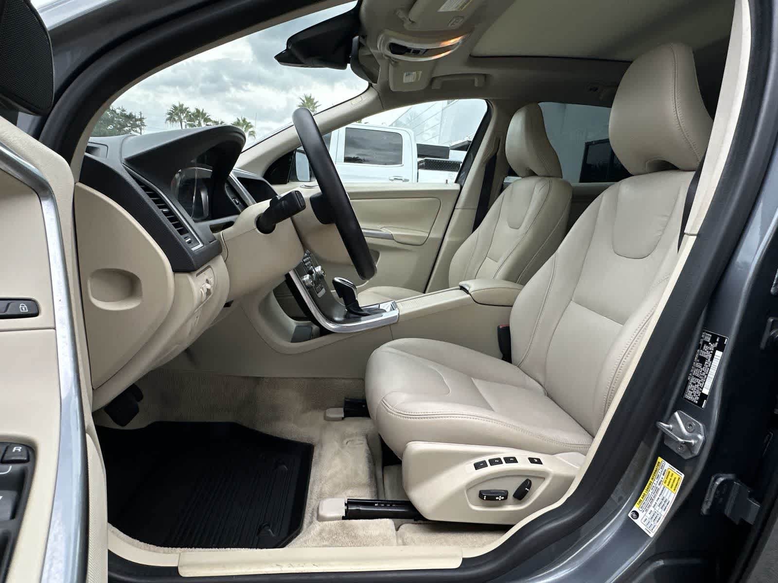 Thumbnail: 2016 Volvo XC60 - 11