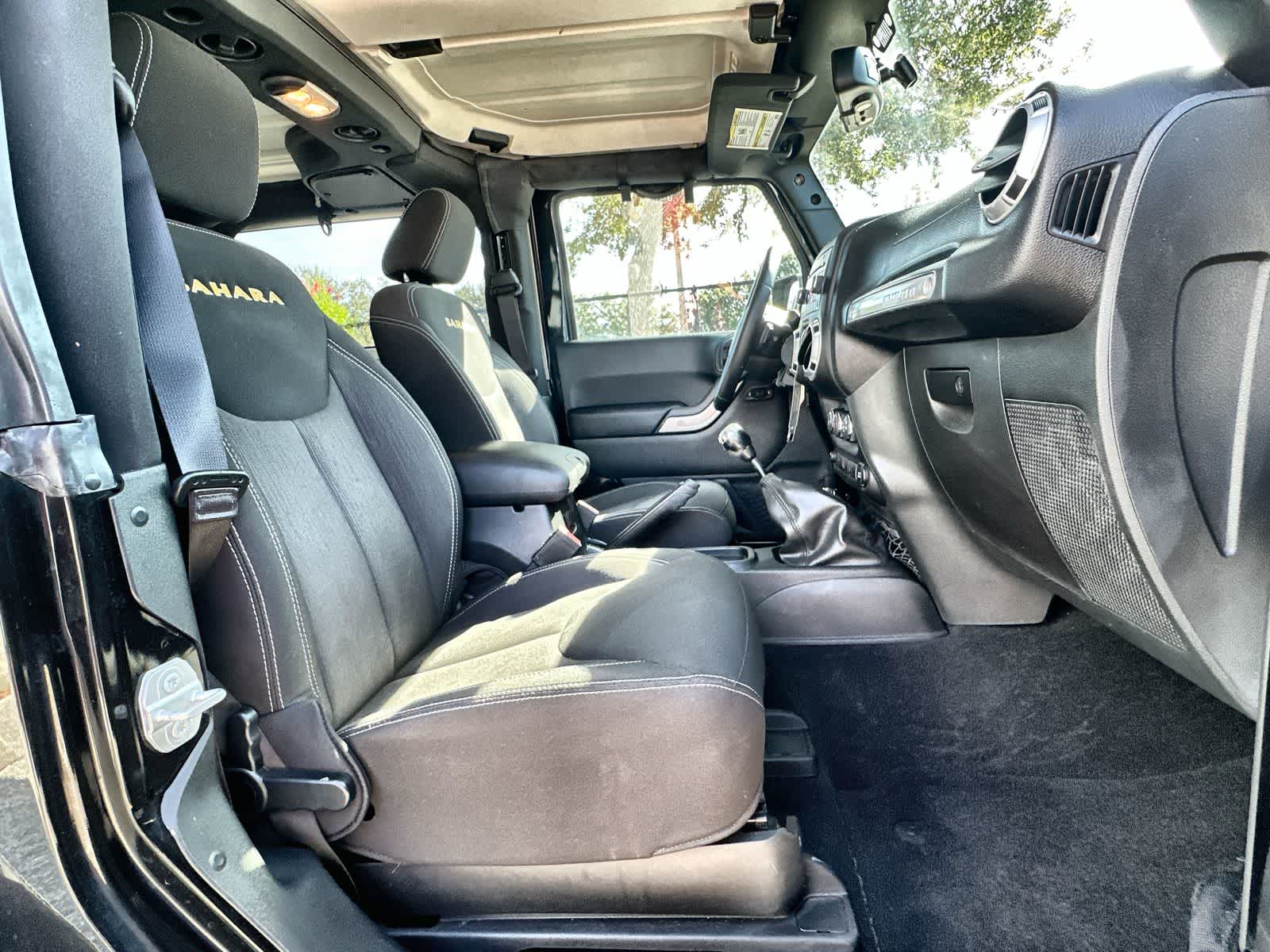 Thumbnail: 2015 Jeep Wrangler - 14