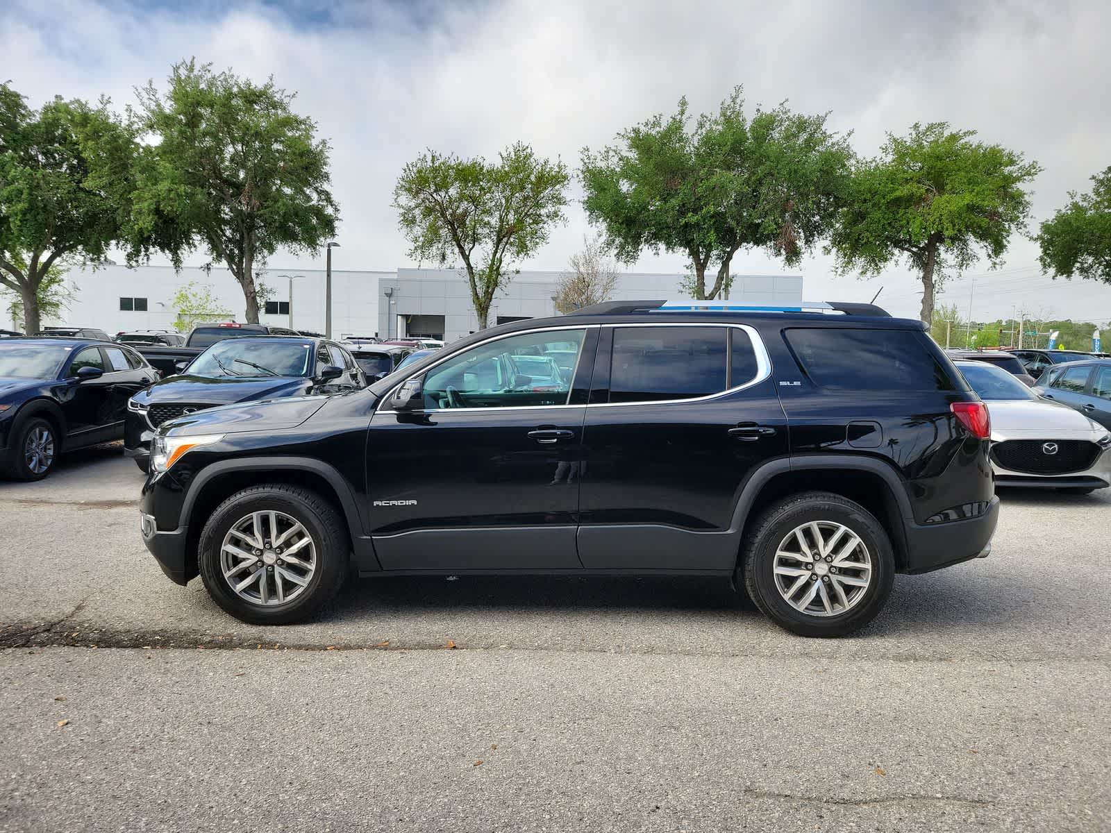 2017 GMC Acadia SLE 2