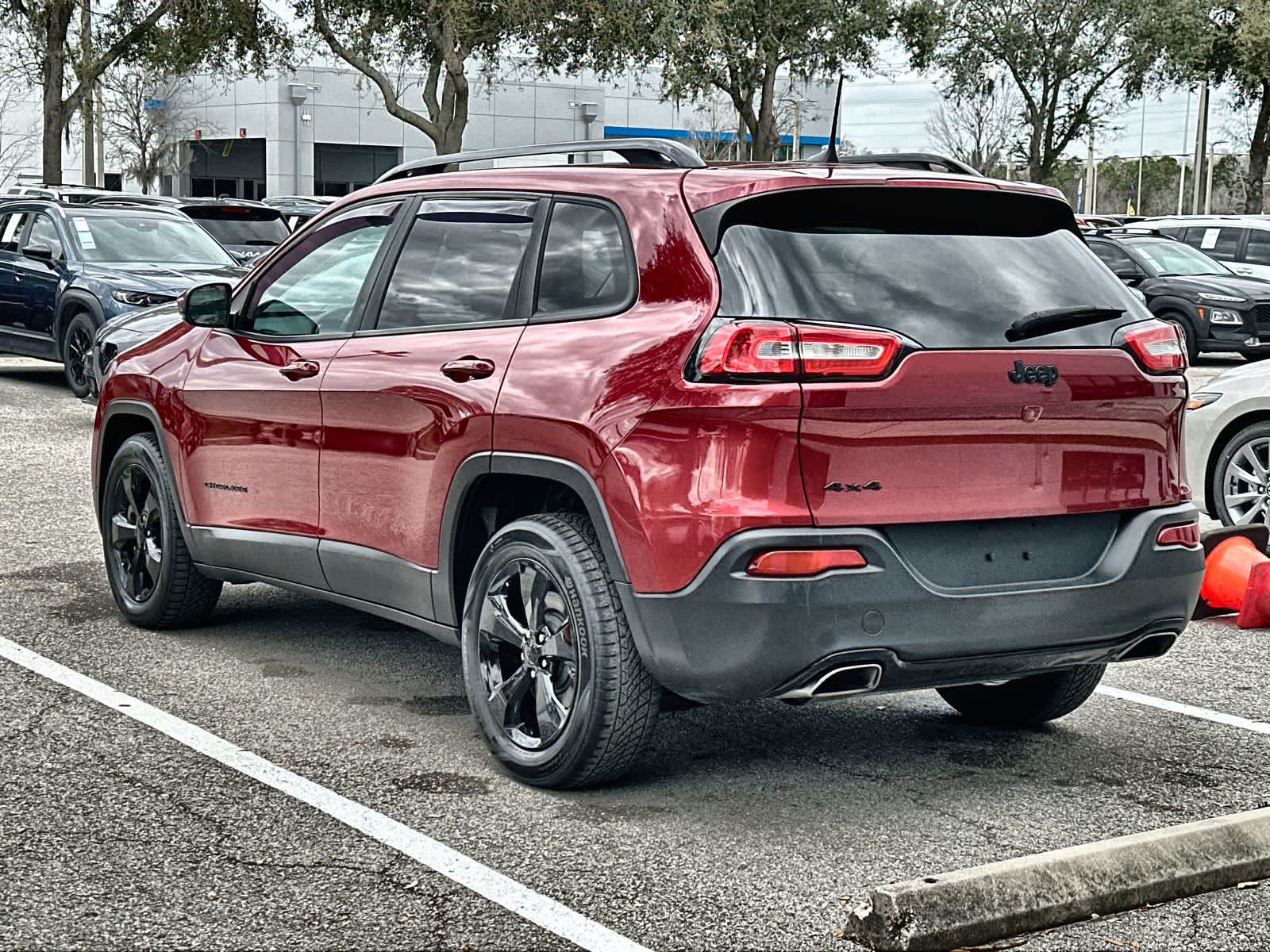 Thumbnail: 2017 Jeep Cherokee - 6