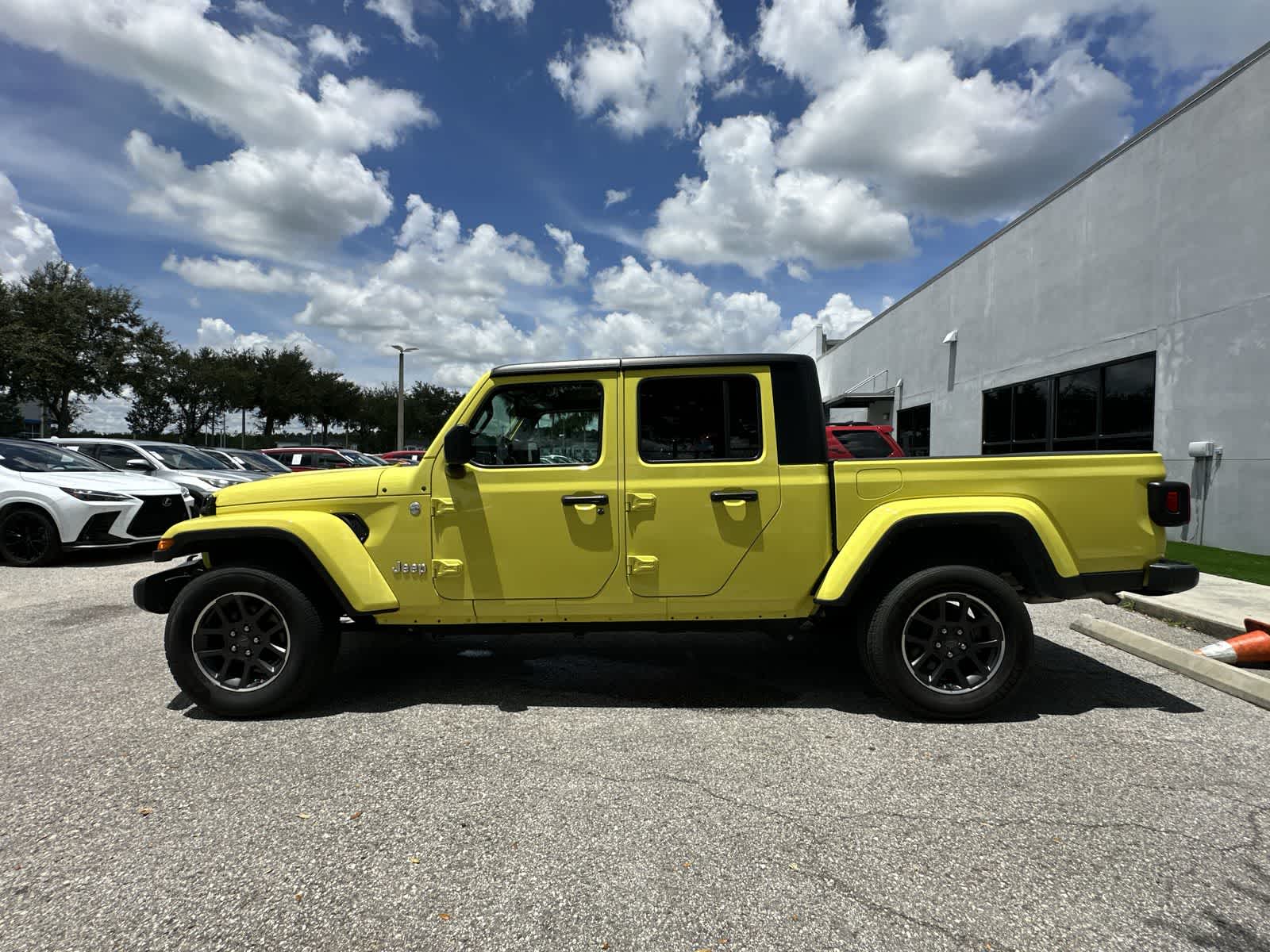 Thumbnail: 2023 Jeep Gladiator - 3