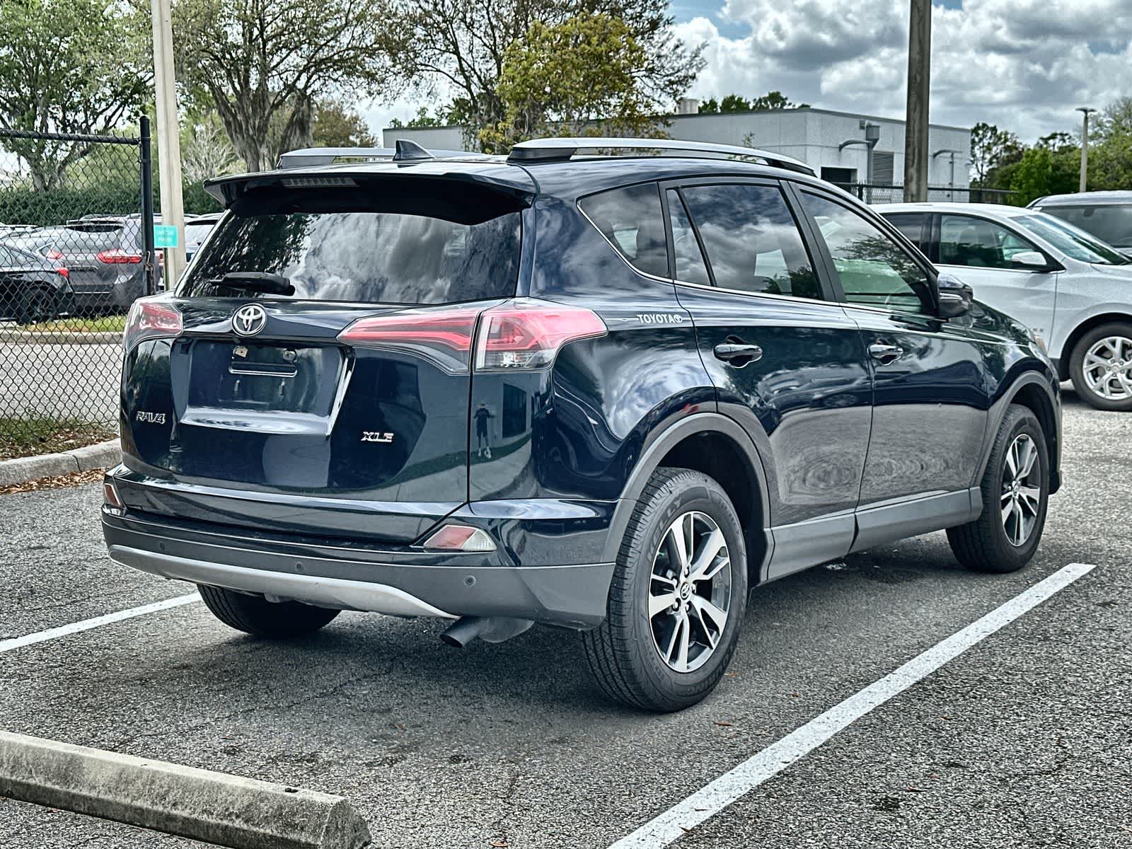 Thumbnail: 2018 Toyota RAV4 - 8