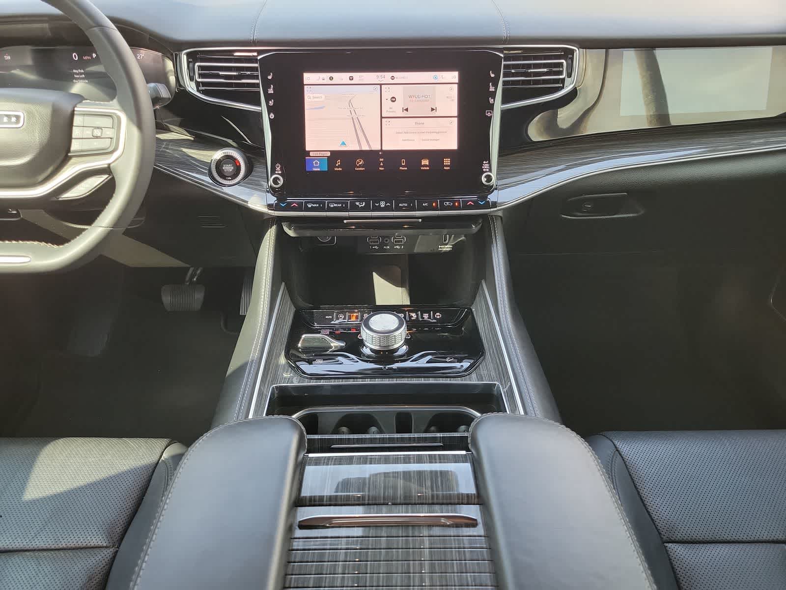 Thumbnail: 2022 Jeep Wagoneer - 14