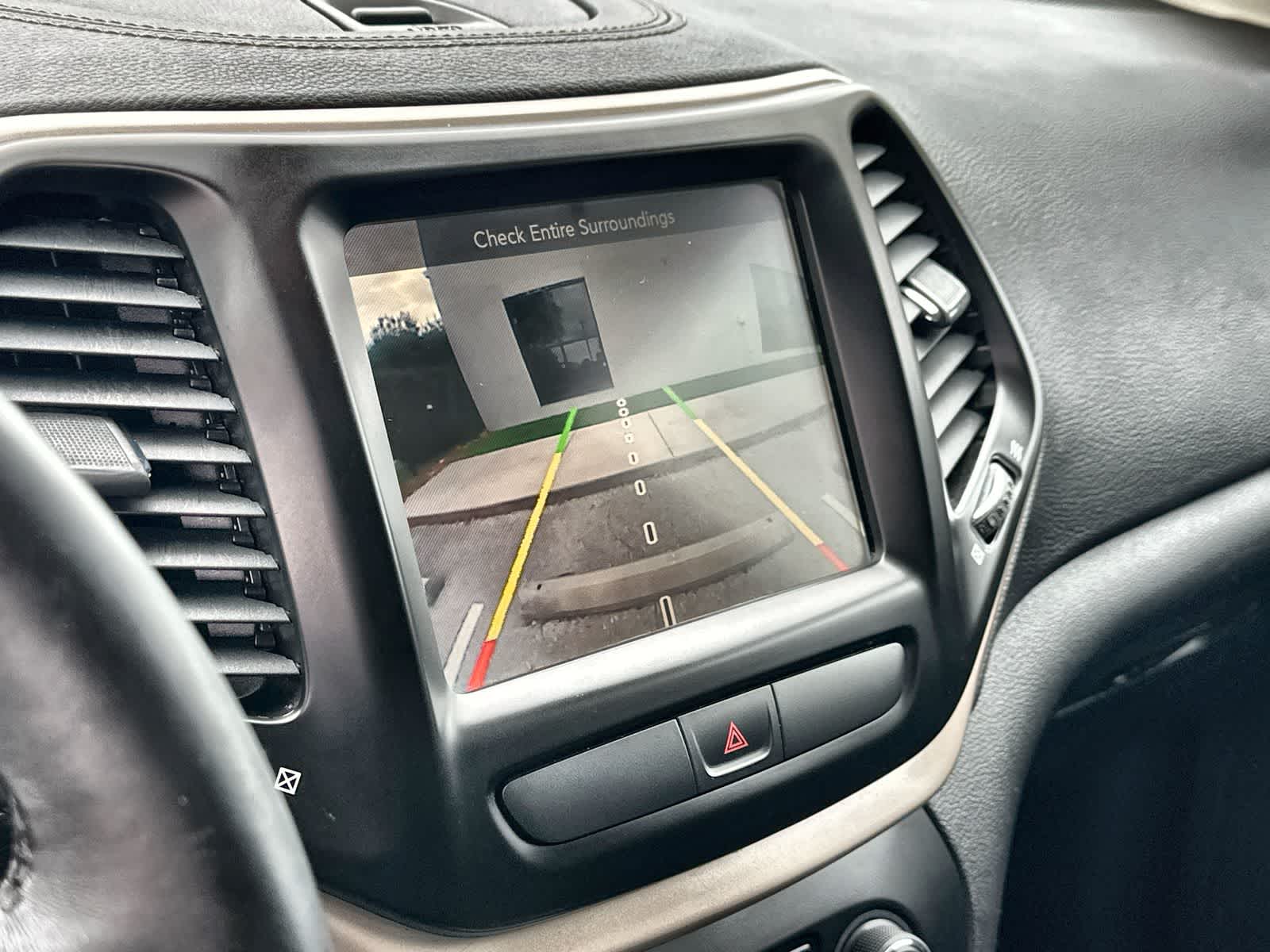 Thumbnail: 2017 Jeep Cherokee - 27