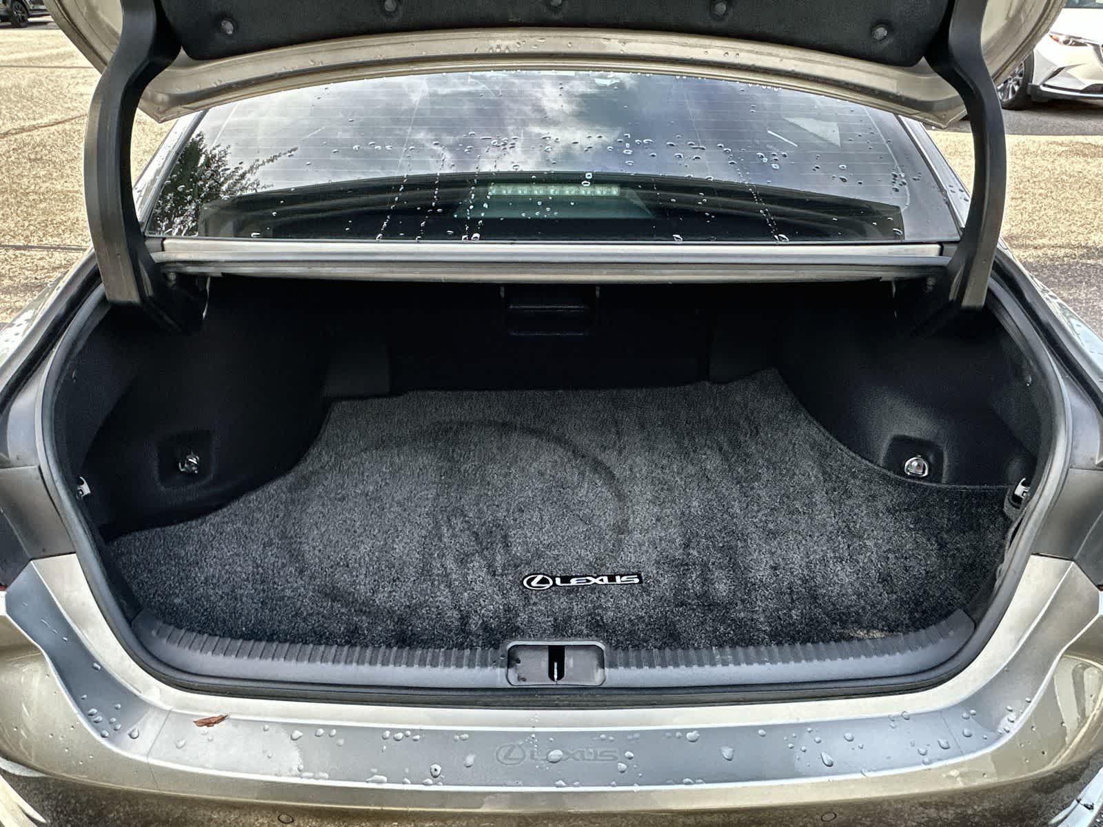 Thumbnail: 2020 Lexus ES - 19