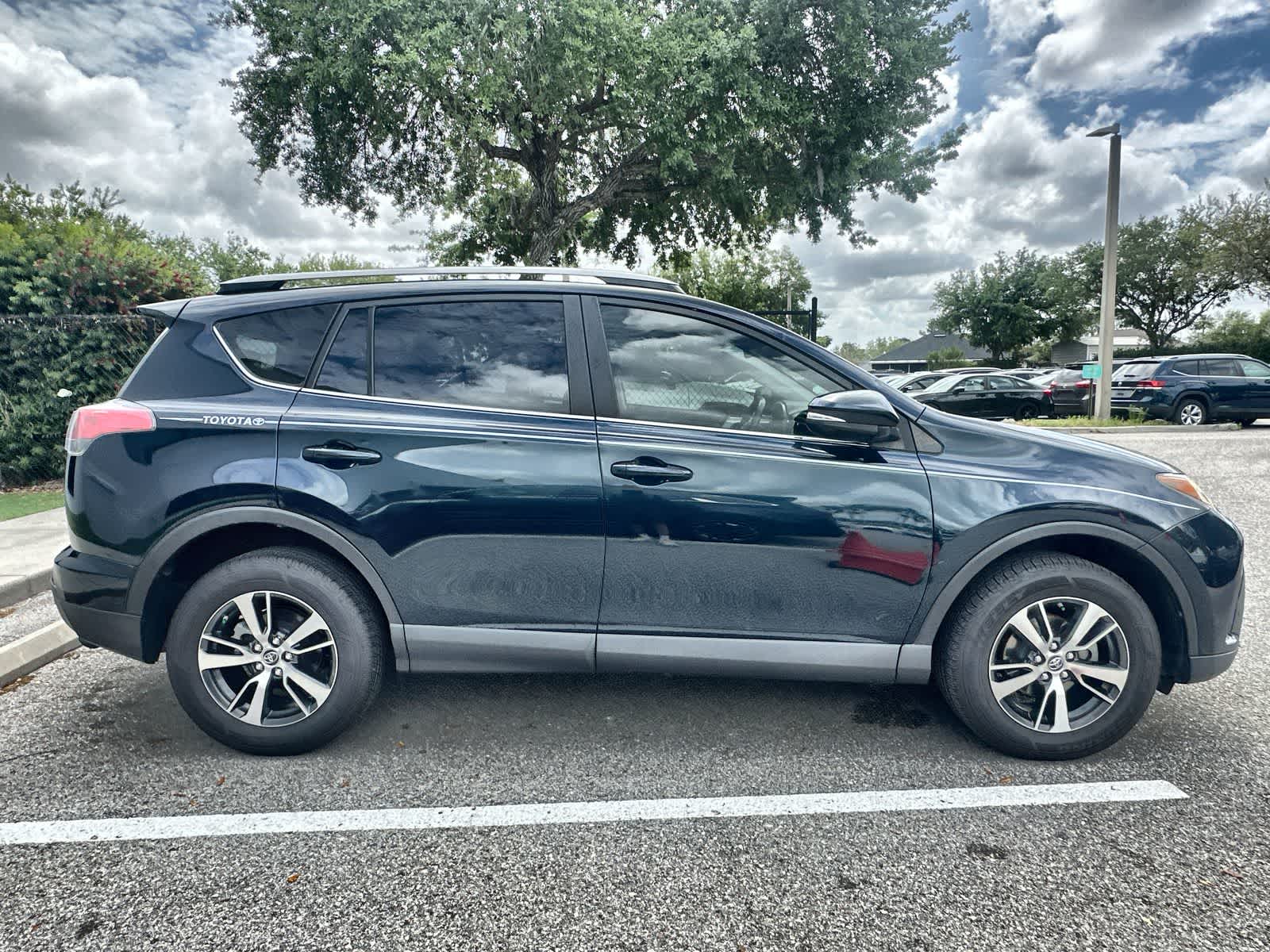 Thumbnail: 2018 Toyota RAV4 - 10