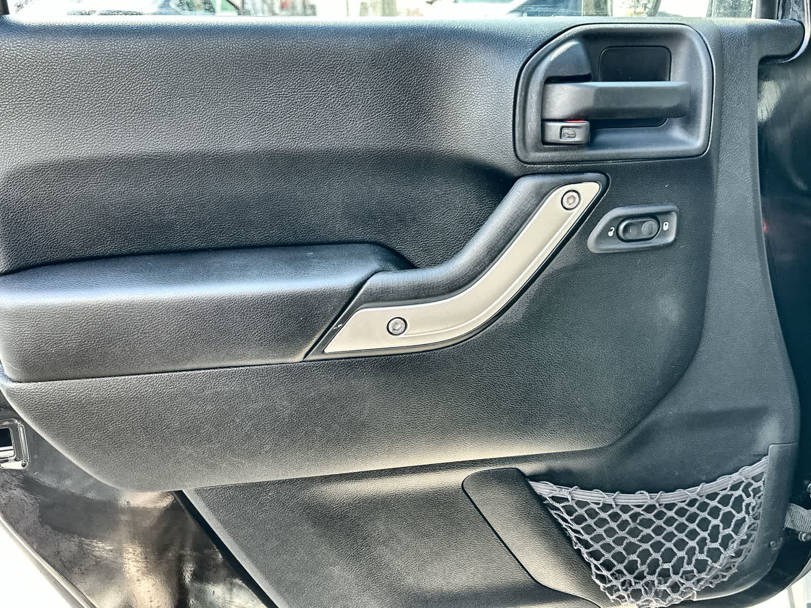 Thumbnail: 2015 Jeep Wrangler - 9