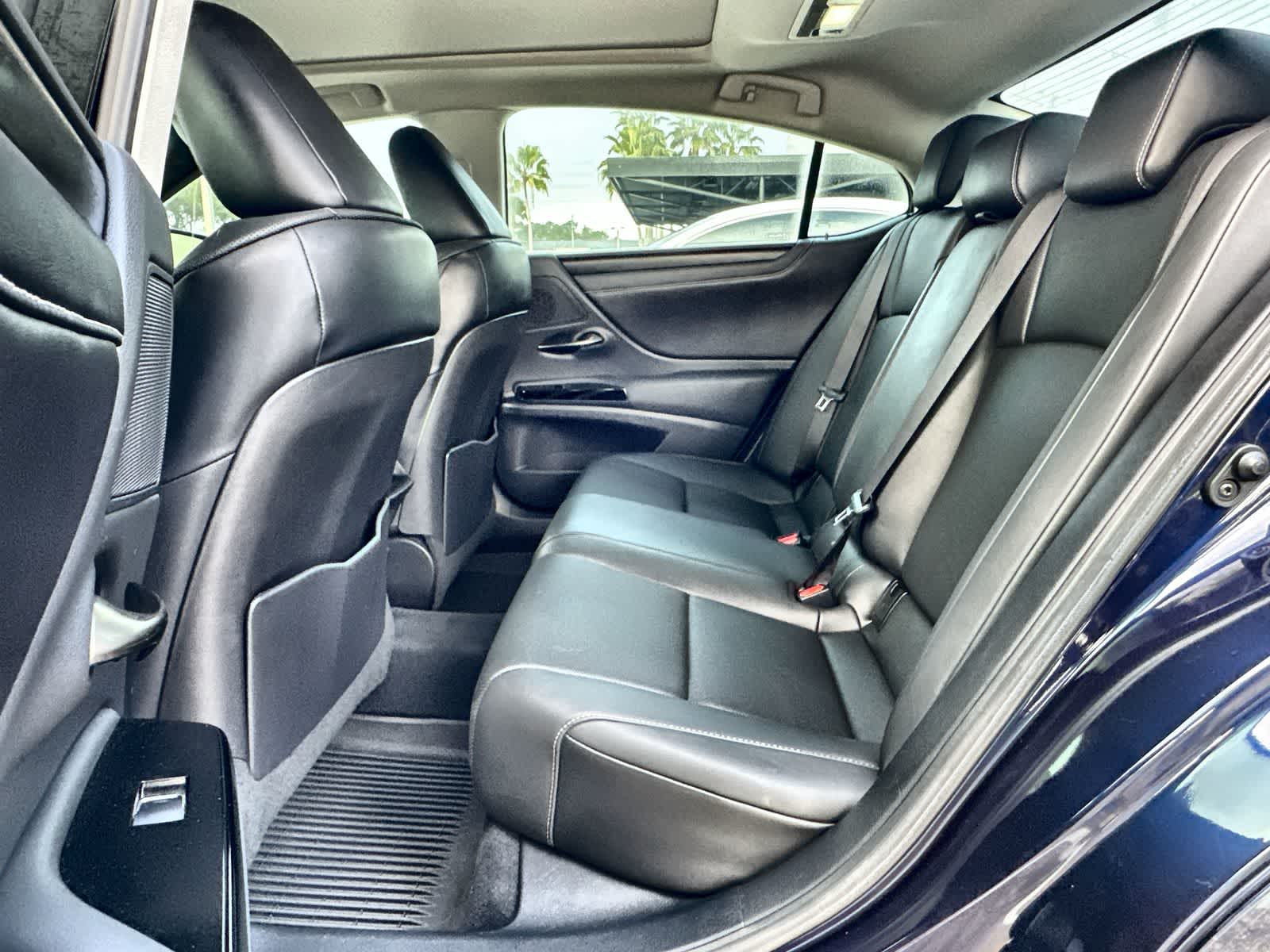 Thumbnail: 2022 Lexus ES - 13