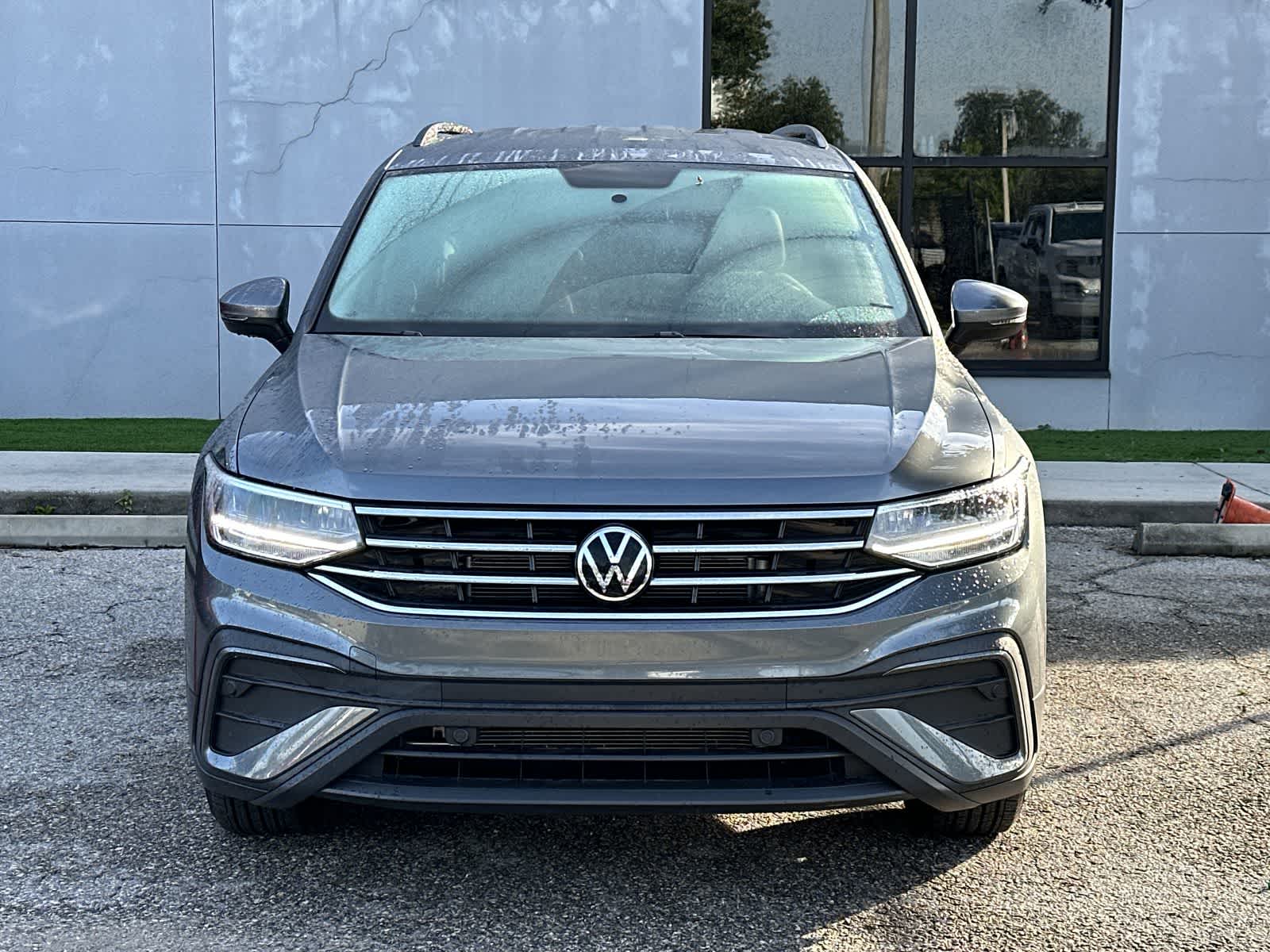 Thumbnail: 2022 Volkswagen Tiguan - 6