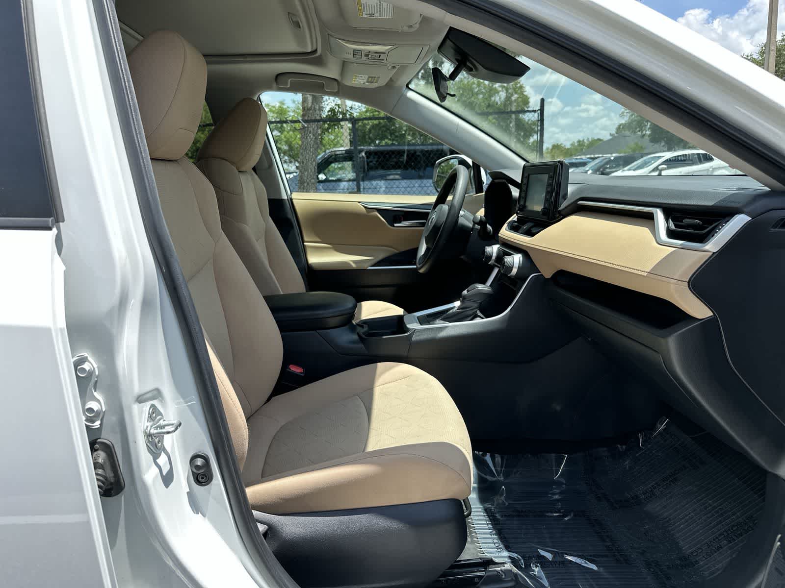 Thumbnail: 2019 Toyota RAV4 - 9