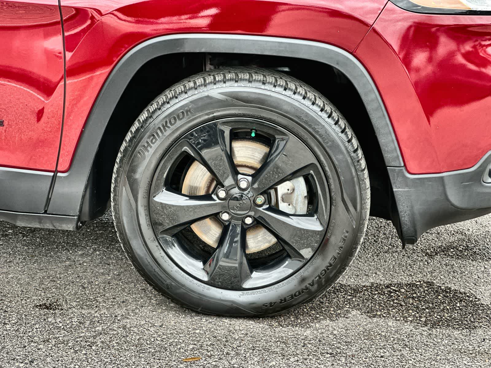 Thumbnail: 2017 Jeep Cherokee - 14