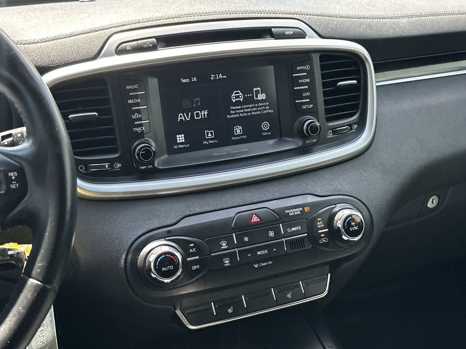 Thumbnail: 2018 Kia Sorento - 16