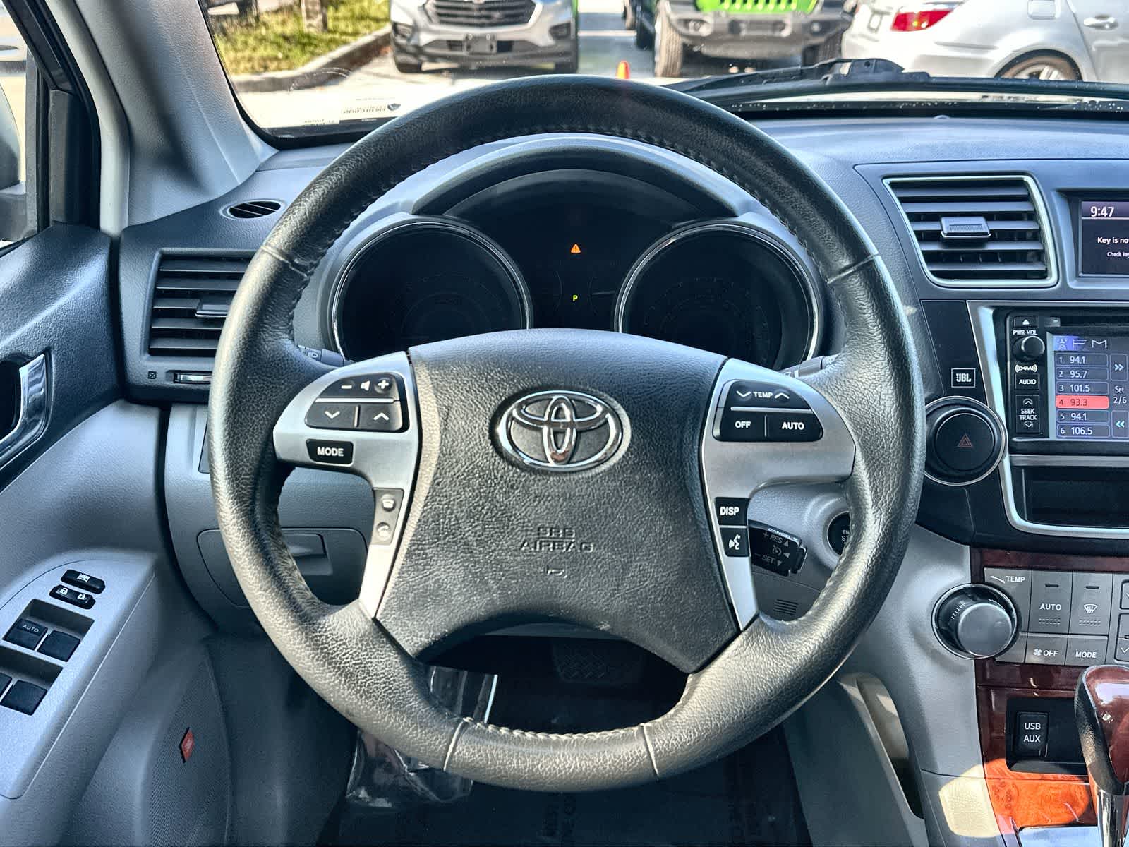 Thumbnail: 2013 Toyota Highlander - 21