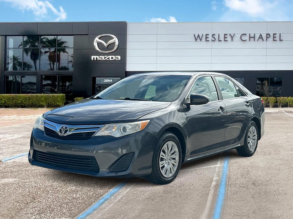 Used 2014 Toyota Camry SE Sedan