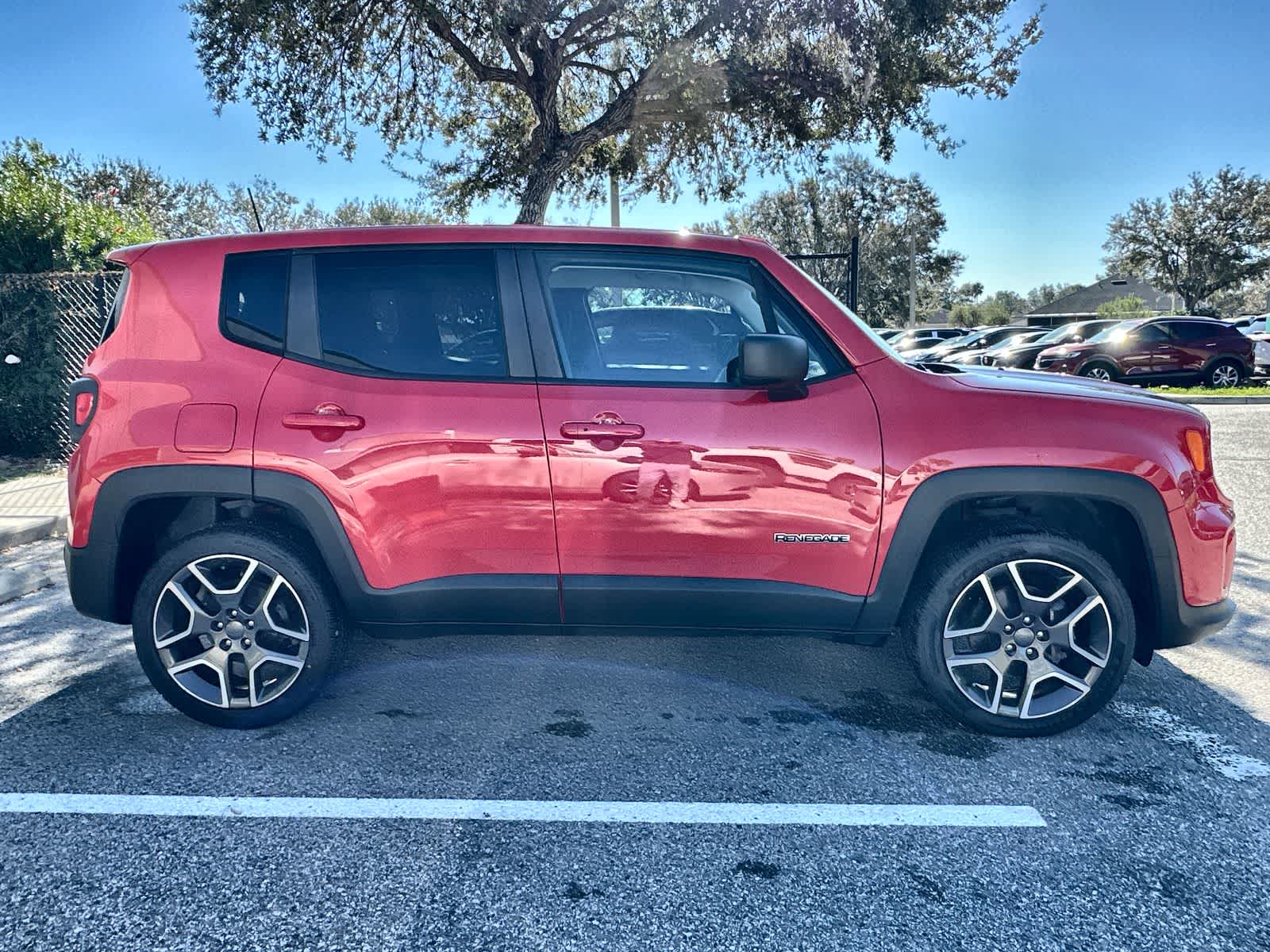 Thumbnail: 2020 Jeep Renegade - 10