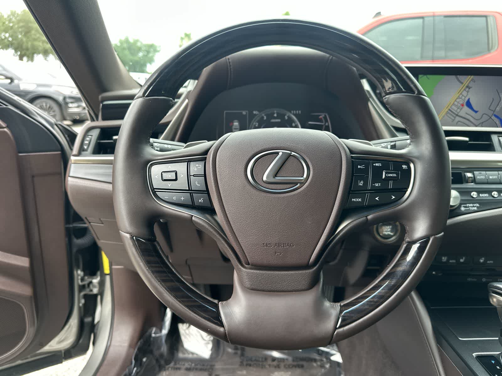 Thumbnail: 2021 Lexus ES - 20