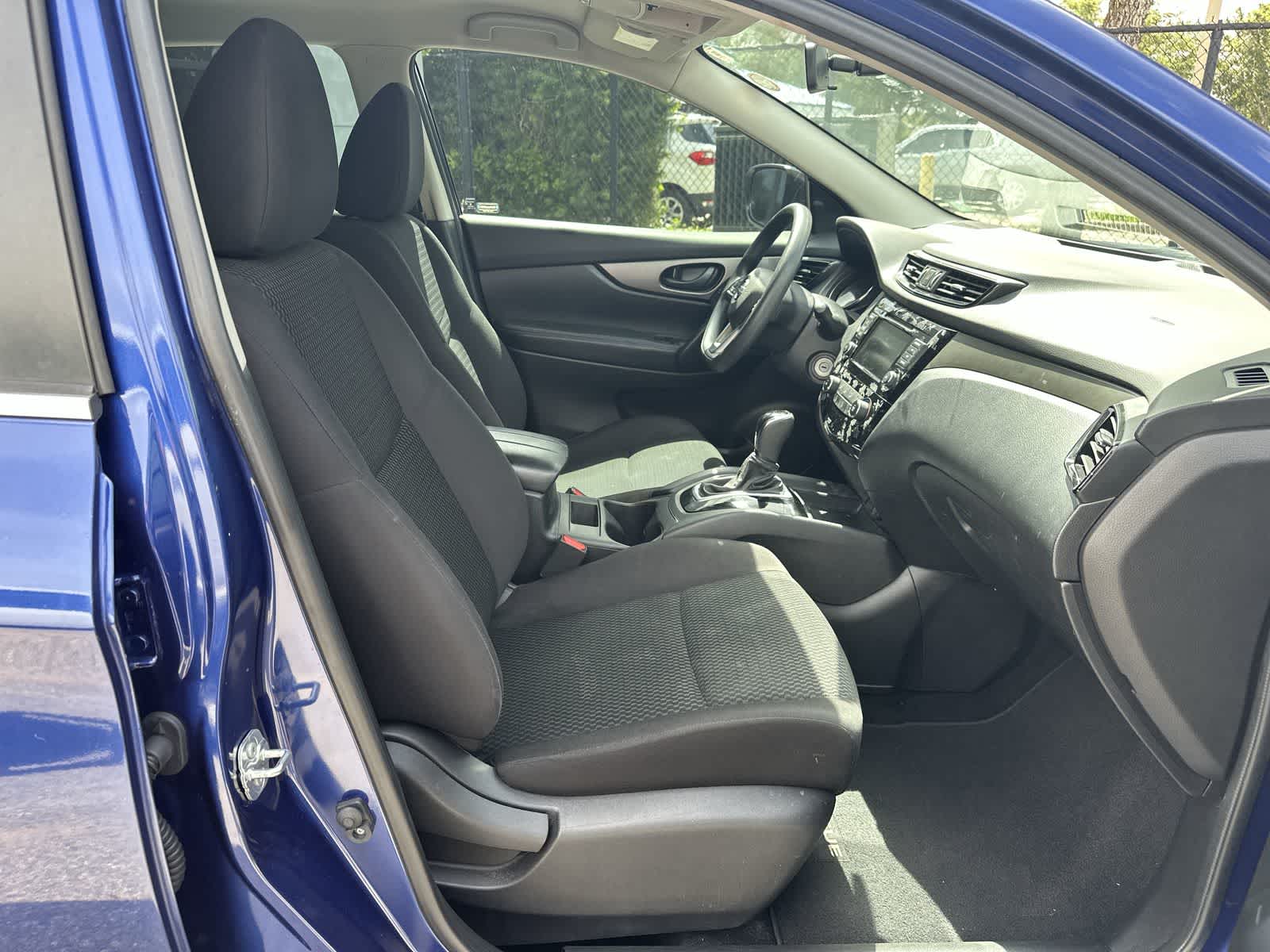 2019 Nissan Rogue Sport S 14