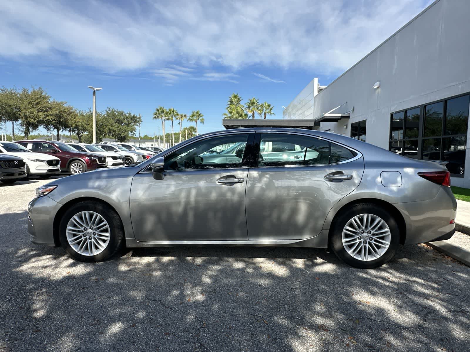 Thumbnail: 2016 Lexus ES - 3