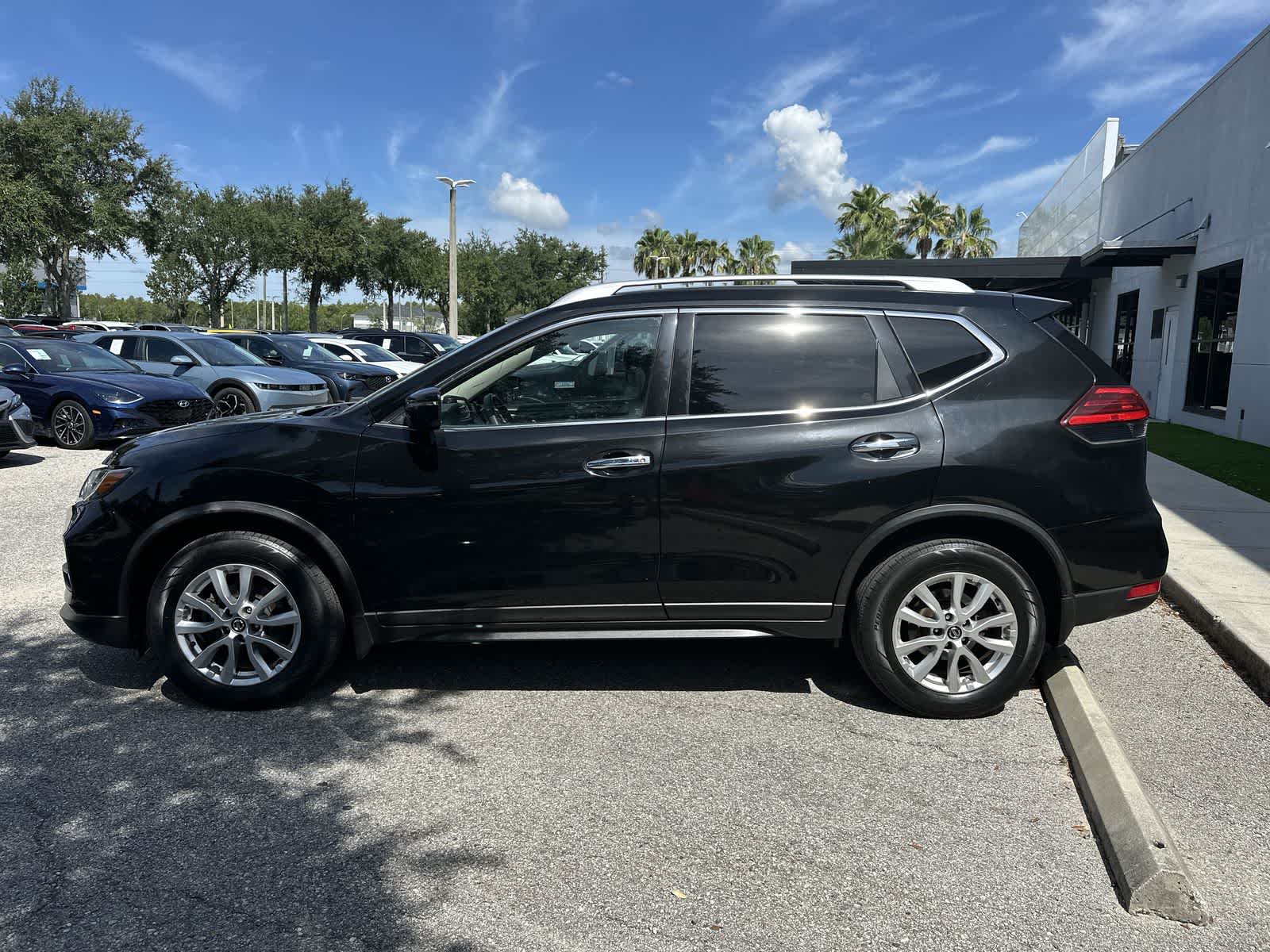Thumbnail: 2017 Nissan Rogue - 3