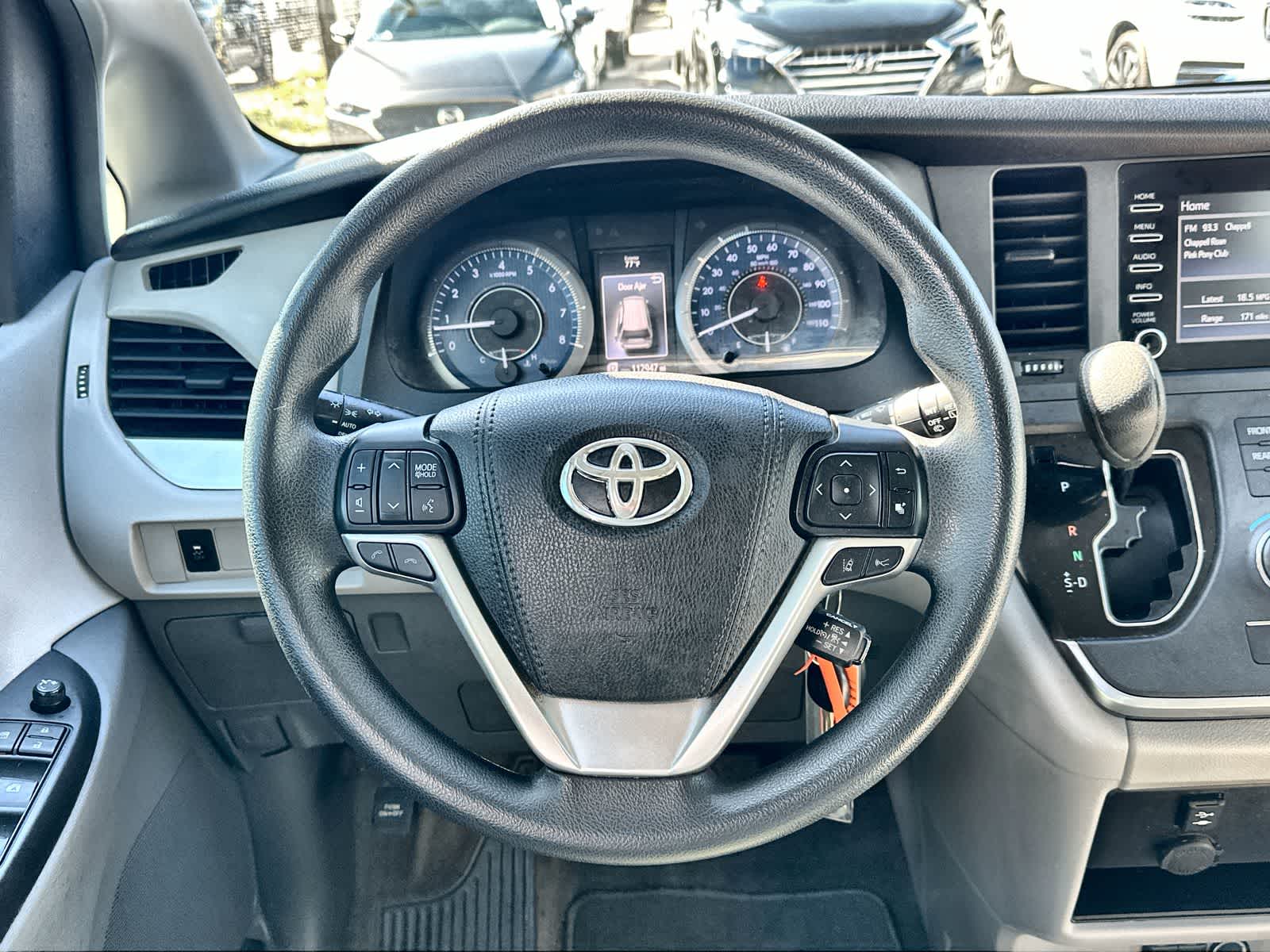 Thumbnail: 2018 Toyota Sienna - 15