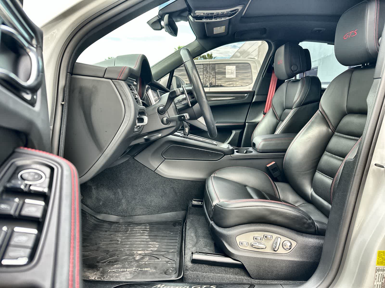 Thumbnail: 2022 Porsche Macan - 2