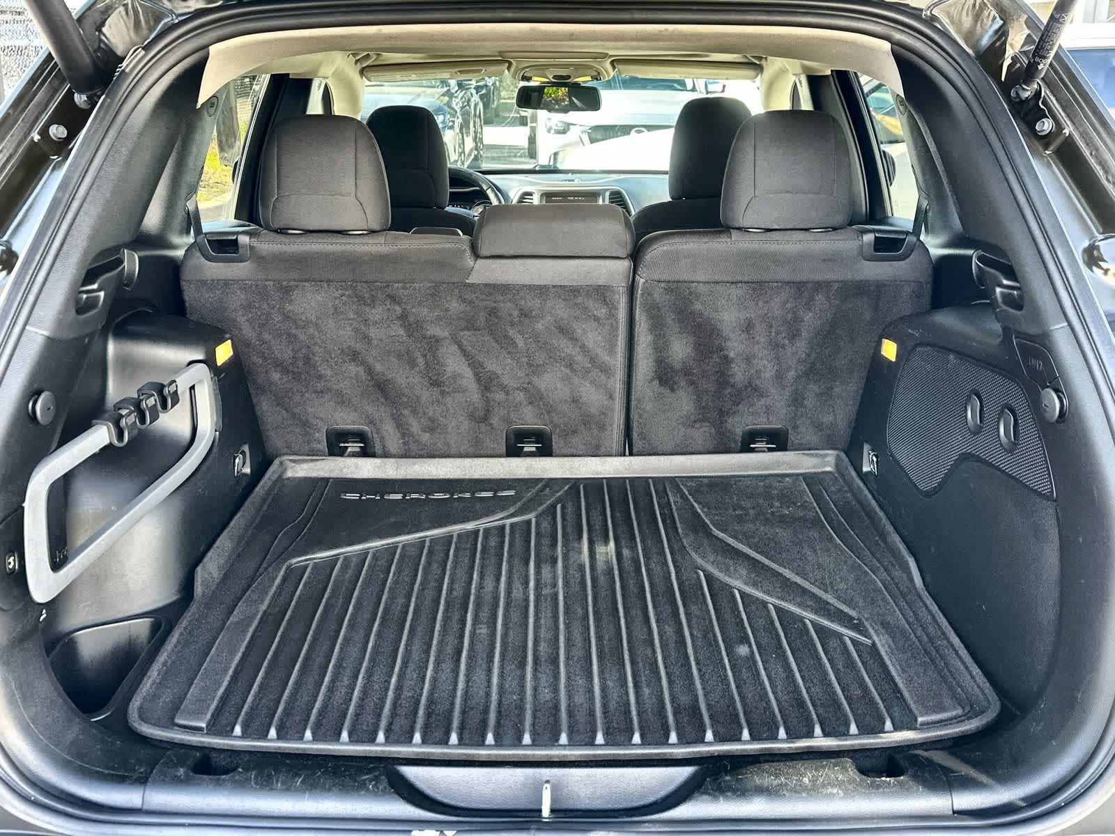 Thumbnail: 2016 Jeep Cherokee - 26