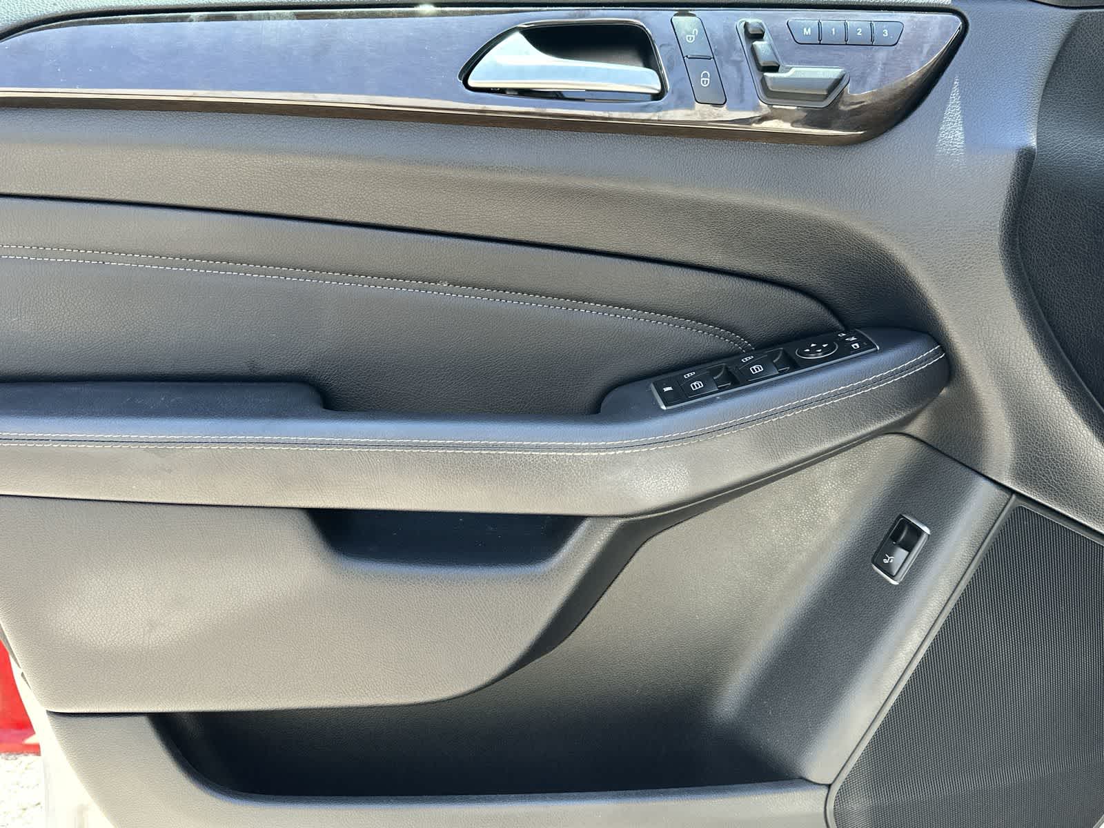 Thumbnail: 2015 Mercedes-Benz M-Class - 9
