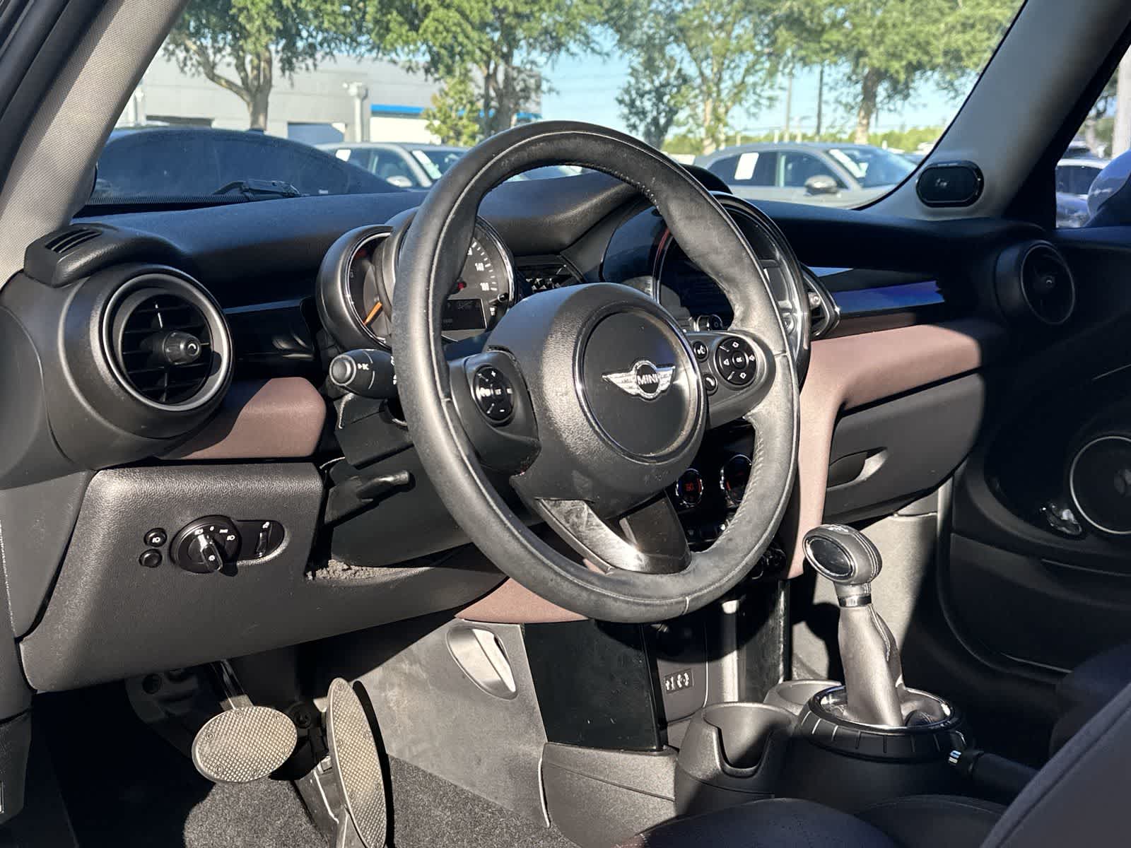 Thumbnail: 2014 MINI Cooper Hardtop - 17