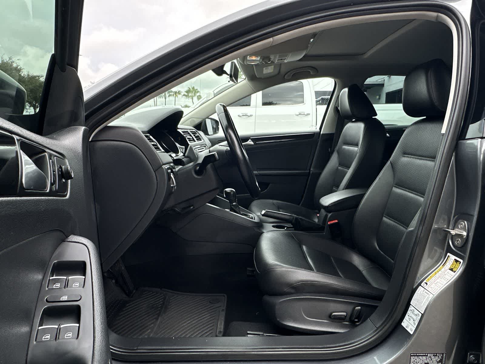 Thumbnail: 2017 Volkswagen Jetta - 2