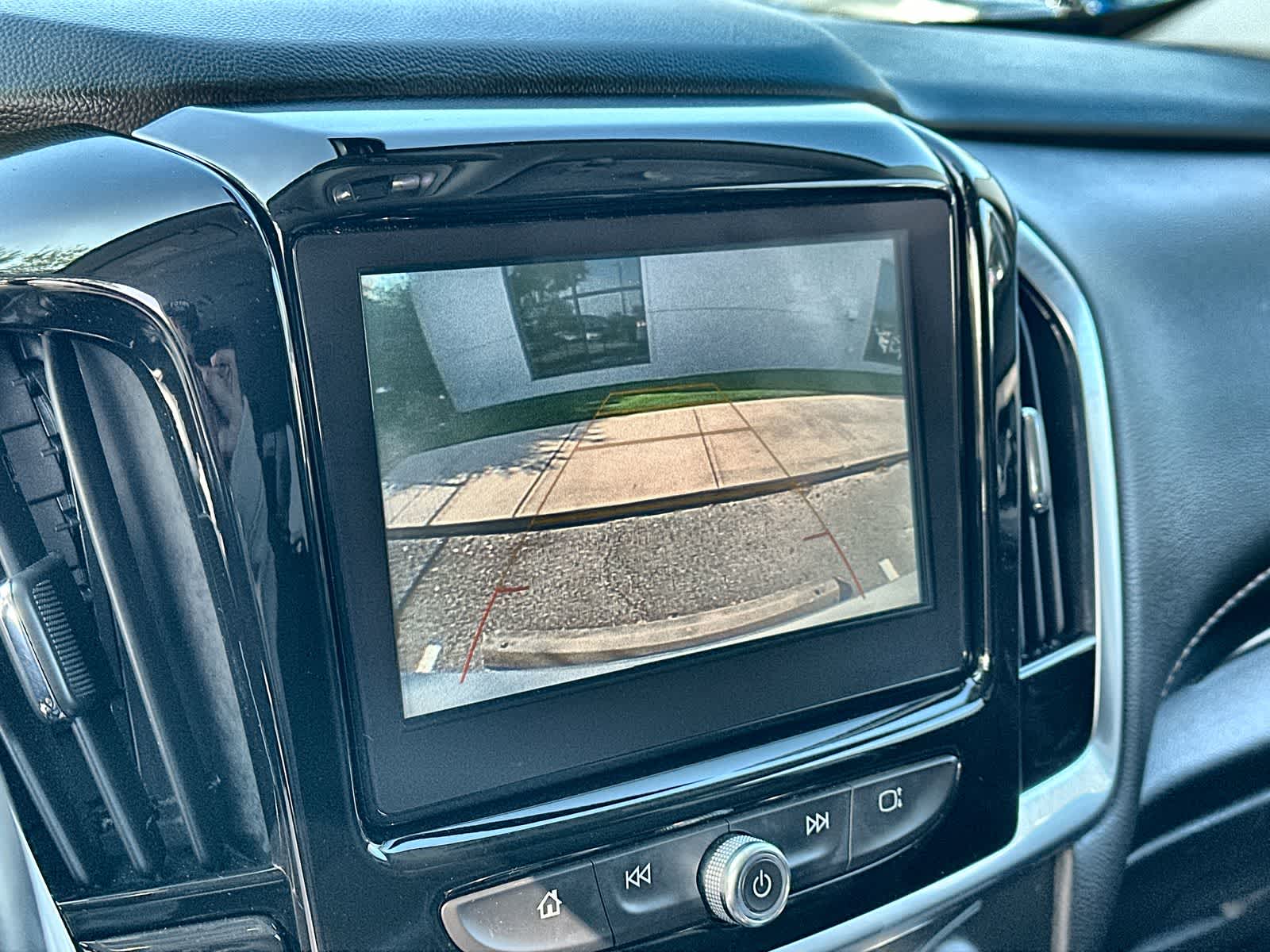 Thumbnail: 2019 Chevrolet Traverse - 27