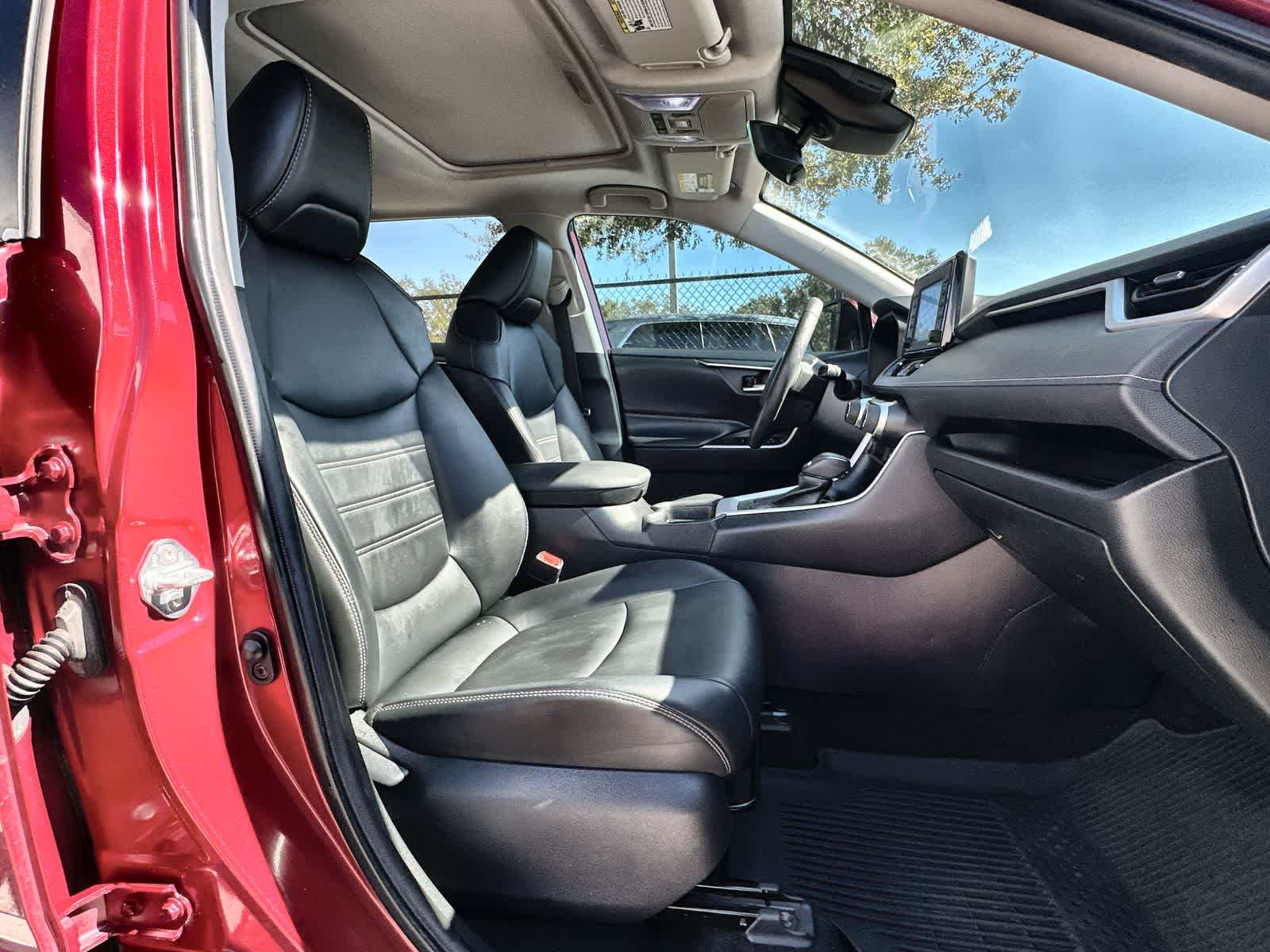 Thumbnail: 2021 Toyota RAV4 - 9