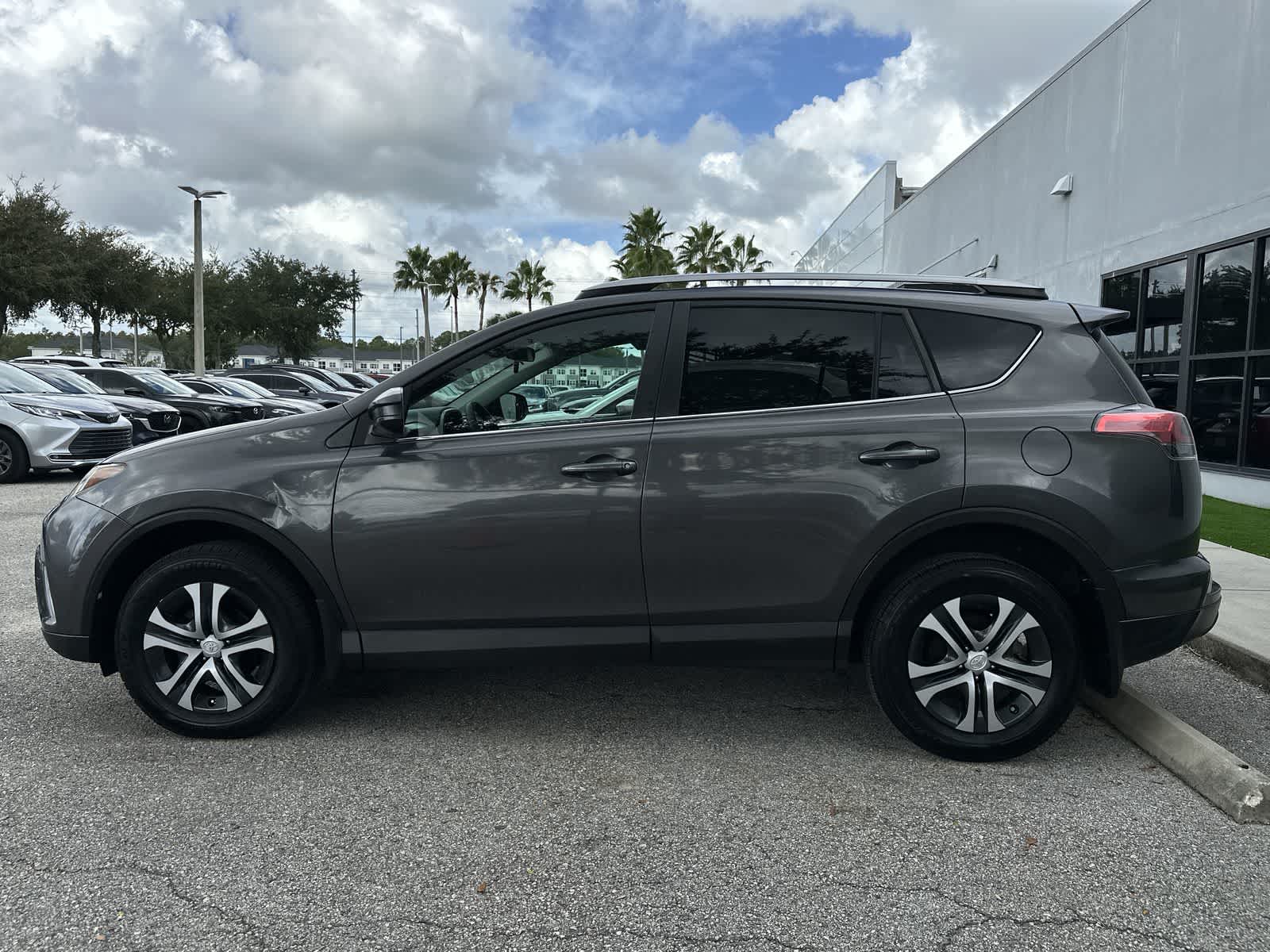 Thumbnail: 2017 Toyota RAV4 - 3