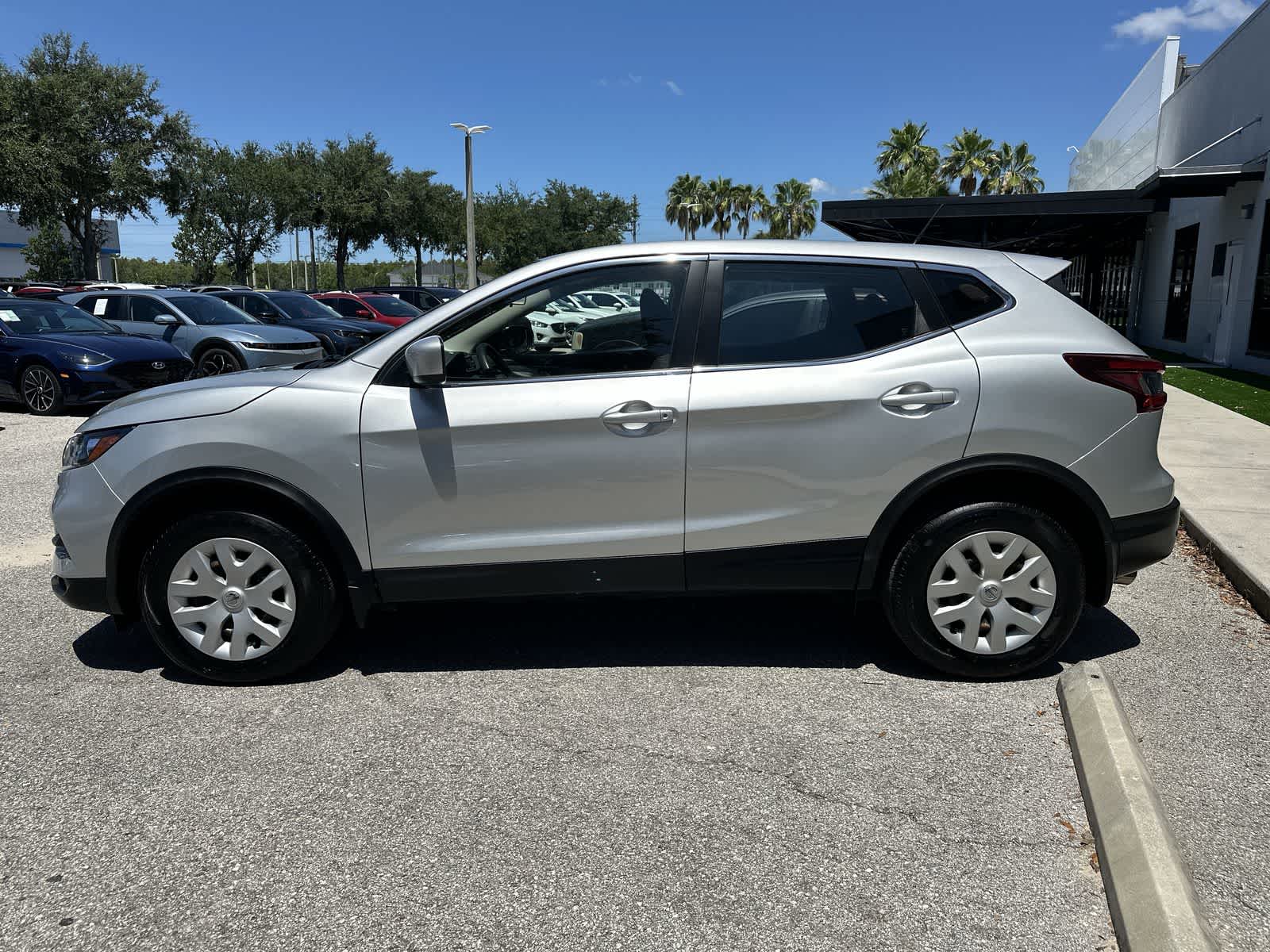 Thumbnail: 2020 Nissan Rogue Sport - 3