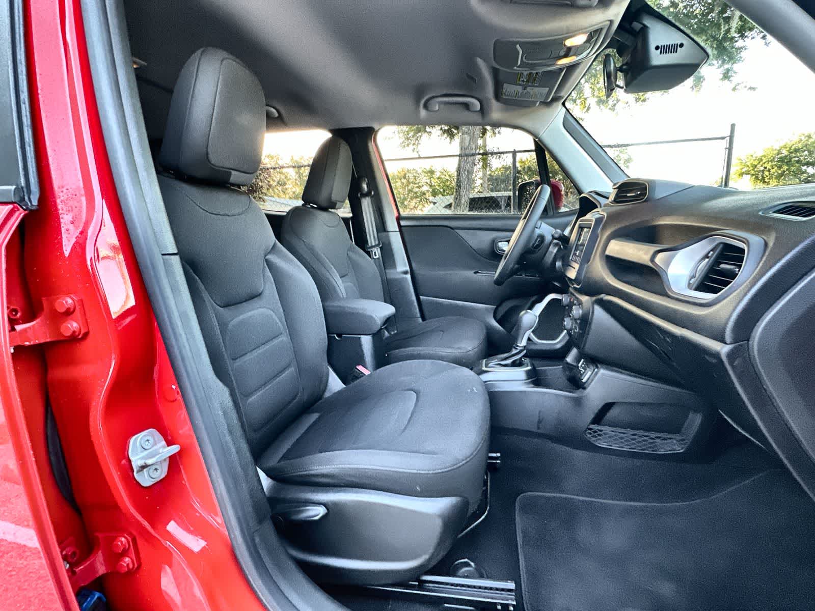 Thumbnail: 2018 Jeep Renegade - 9