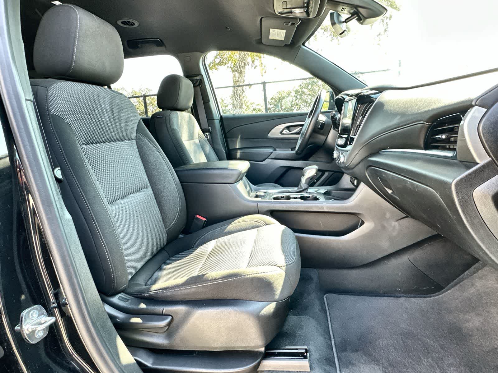 Thumbnail: 2022 Chevrolet Traverse - 14