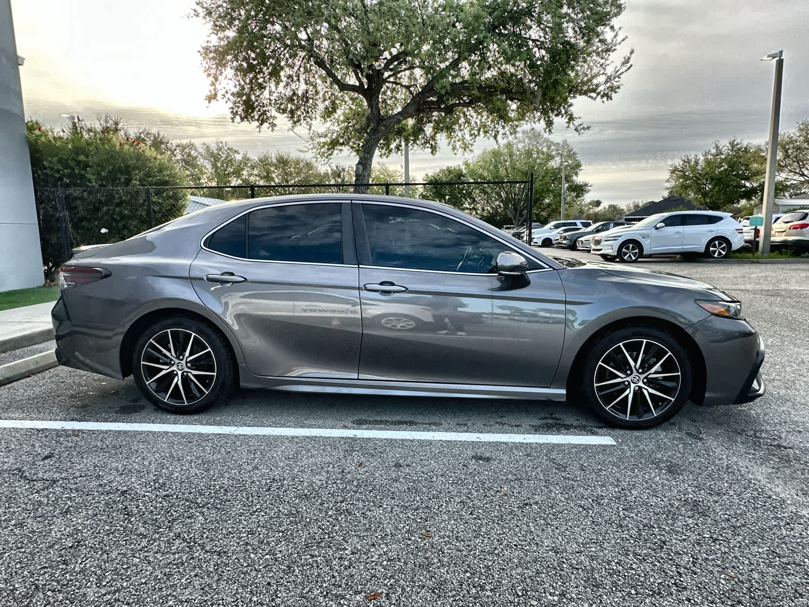 Thumbnail: 2022 Toyota Camry - 10