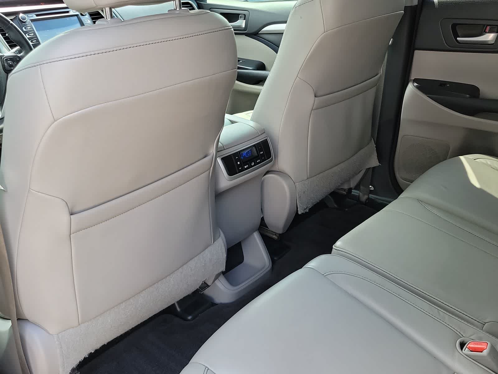 Thumbnail: 2015 Toyota Highlander - 10