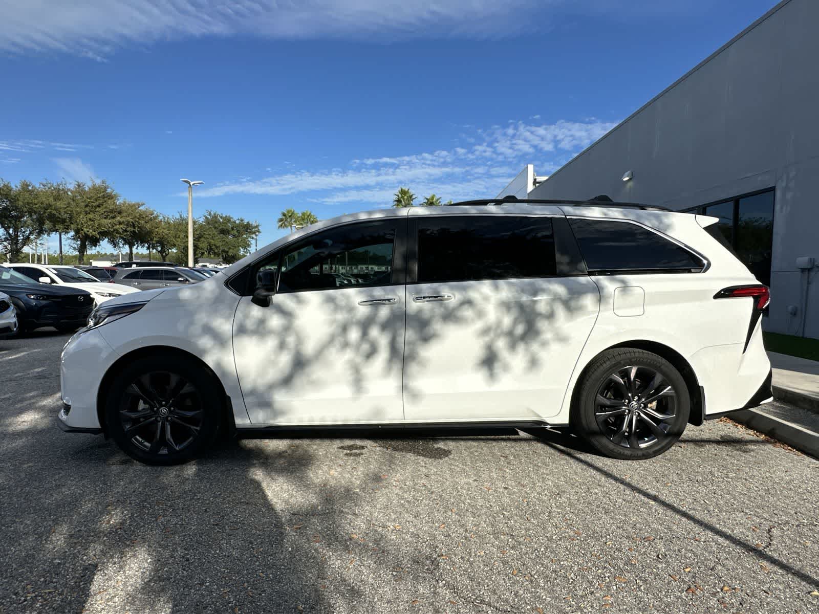 Thumbnail: 2023 Toyota Sienna - 3