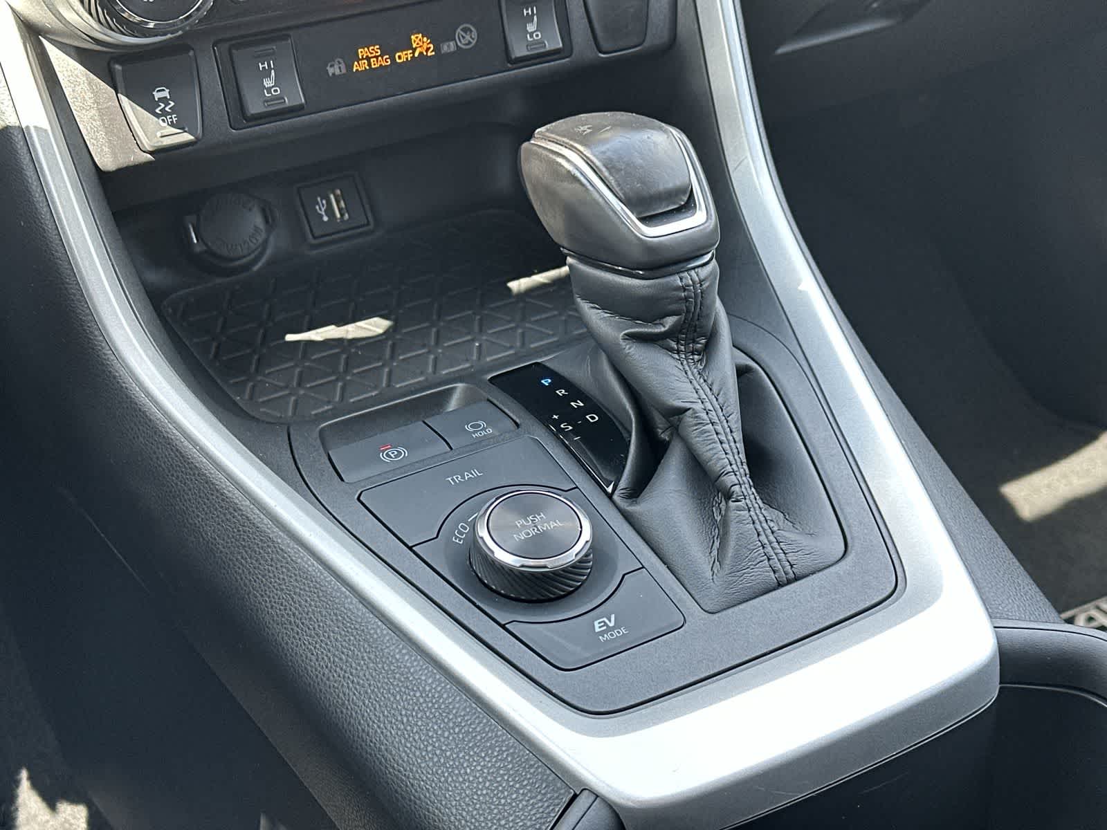 Thumbnail: 2024 Toyota RAV4 - 17