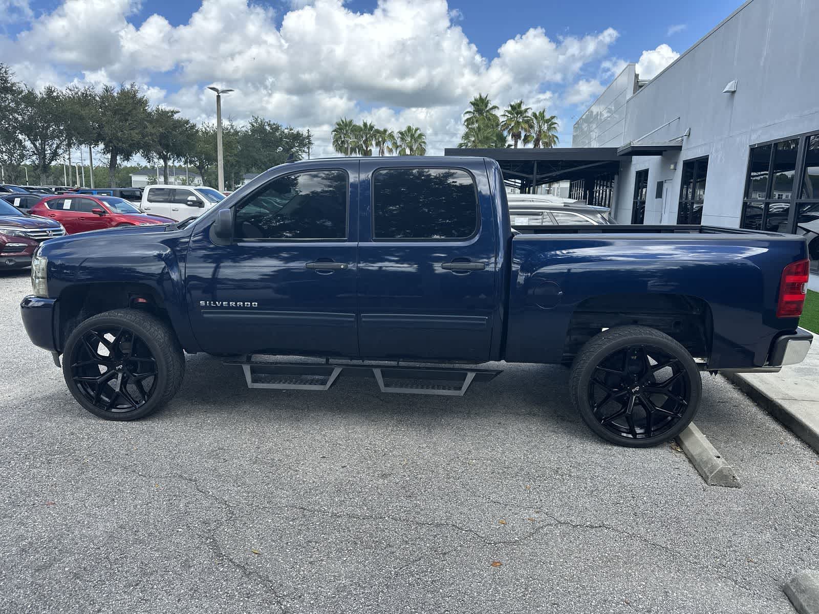 Thumbnail: 2011 Chevrolet Silverado 1500 - 3