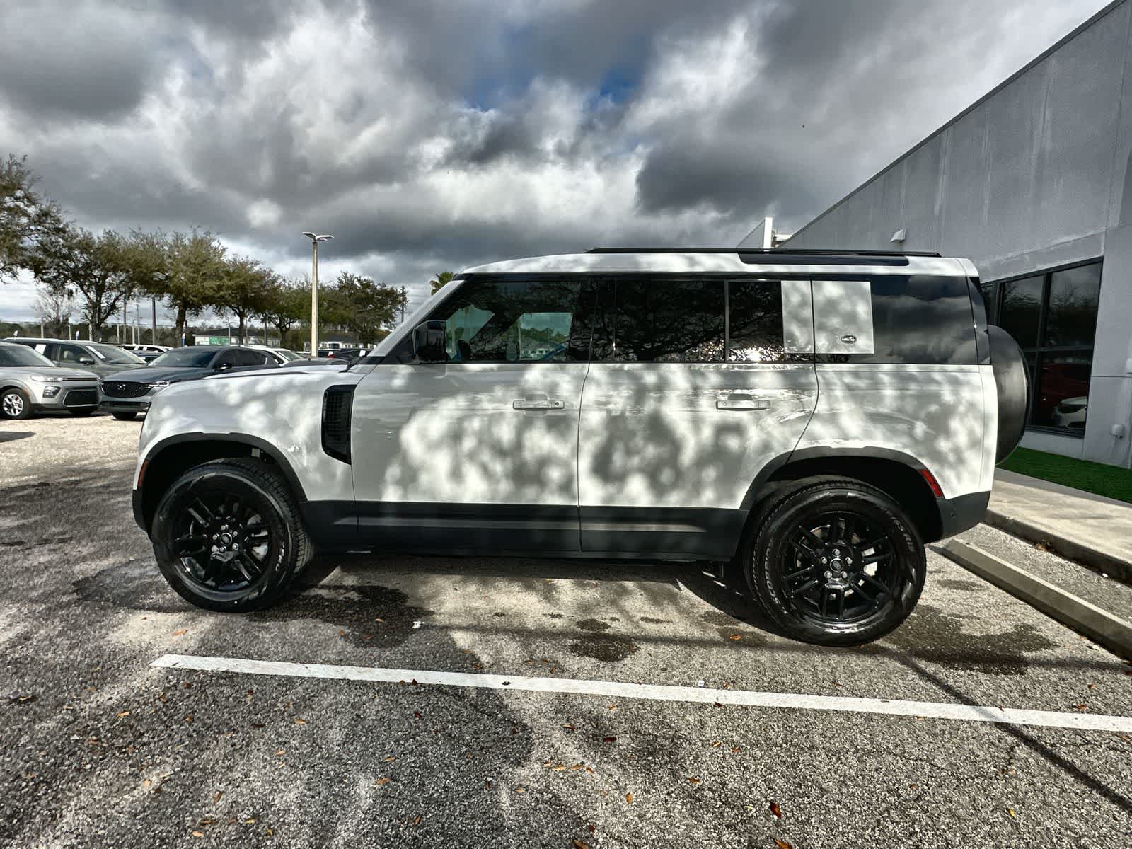 Thumbnail: 2023 Land Rover Defender - 5