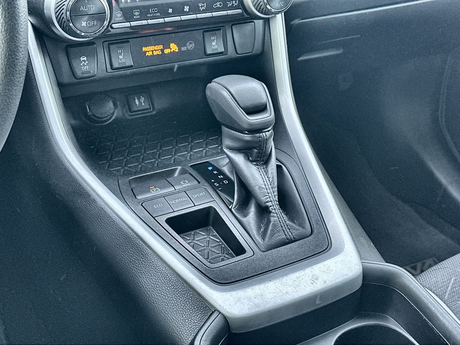 Thumbnail: 2019 Toyota RAV4 - 17