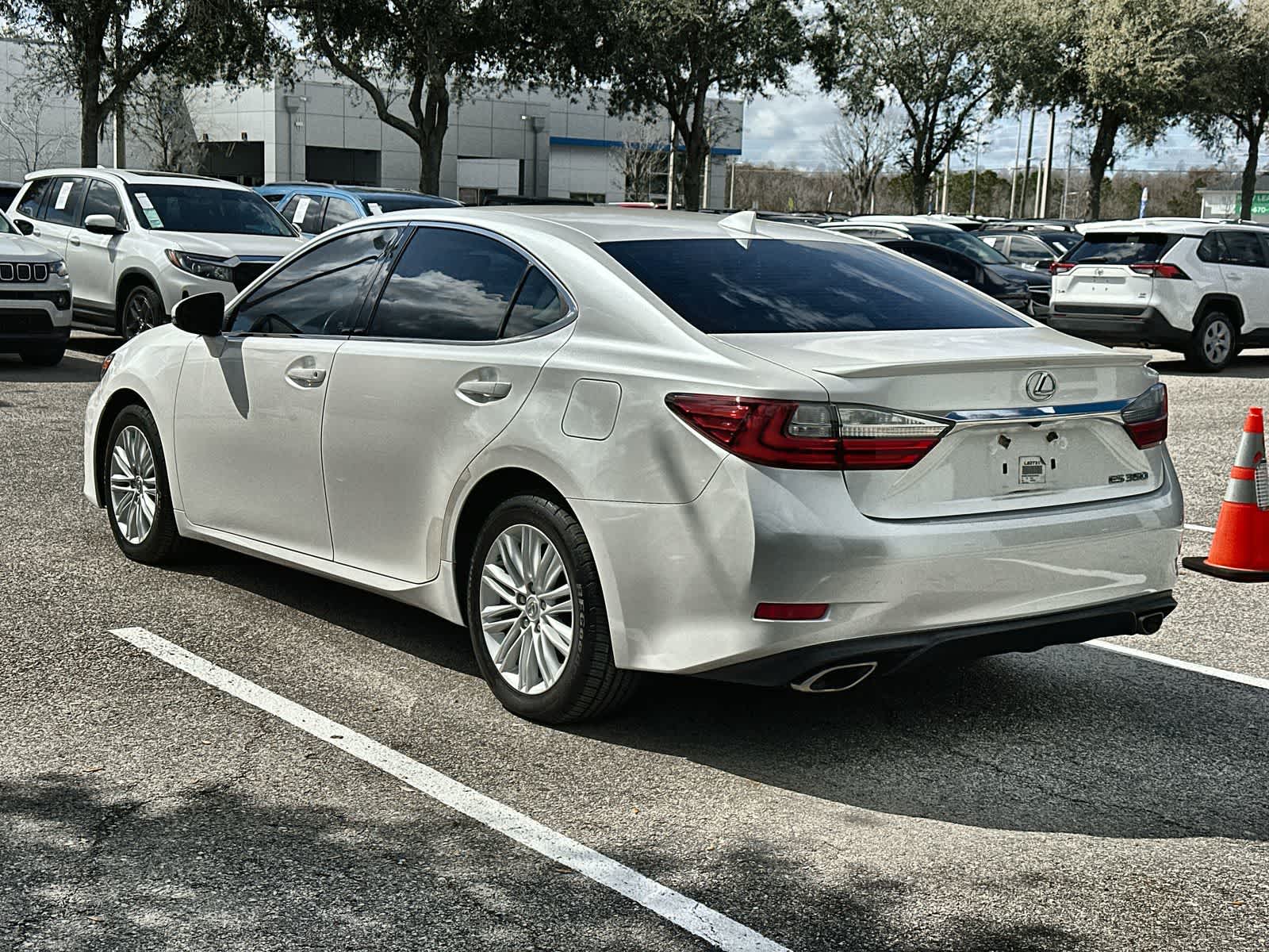 Thumbnail: 2018 Lexus ES - 6