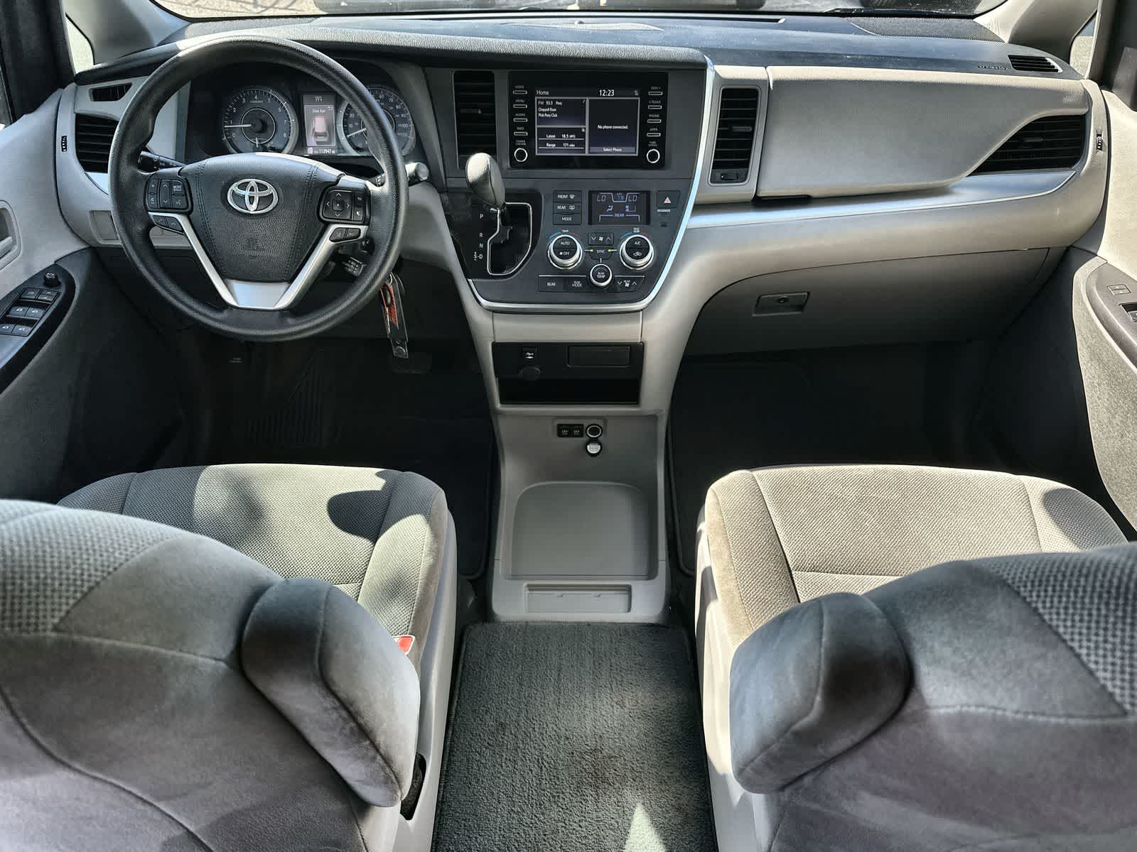 Thumbnail: 2018 Toyota Sienna - 10