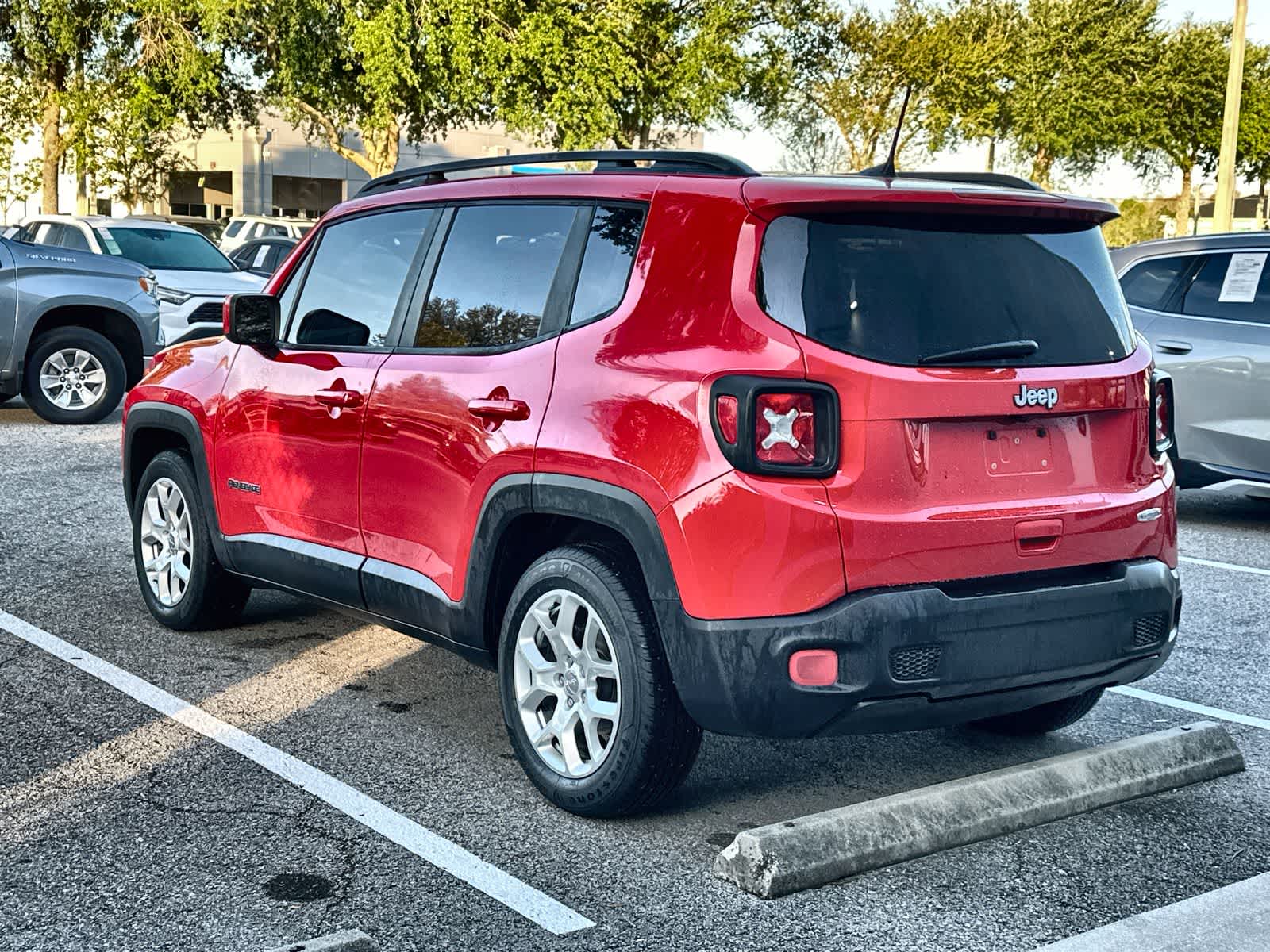 Thumbnail: 2018 Jeep Renegade - 6