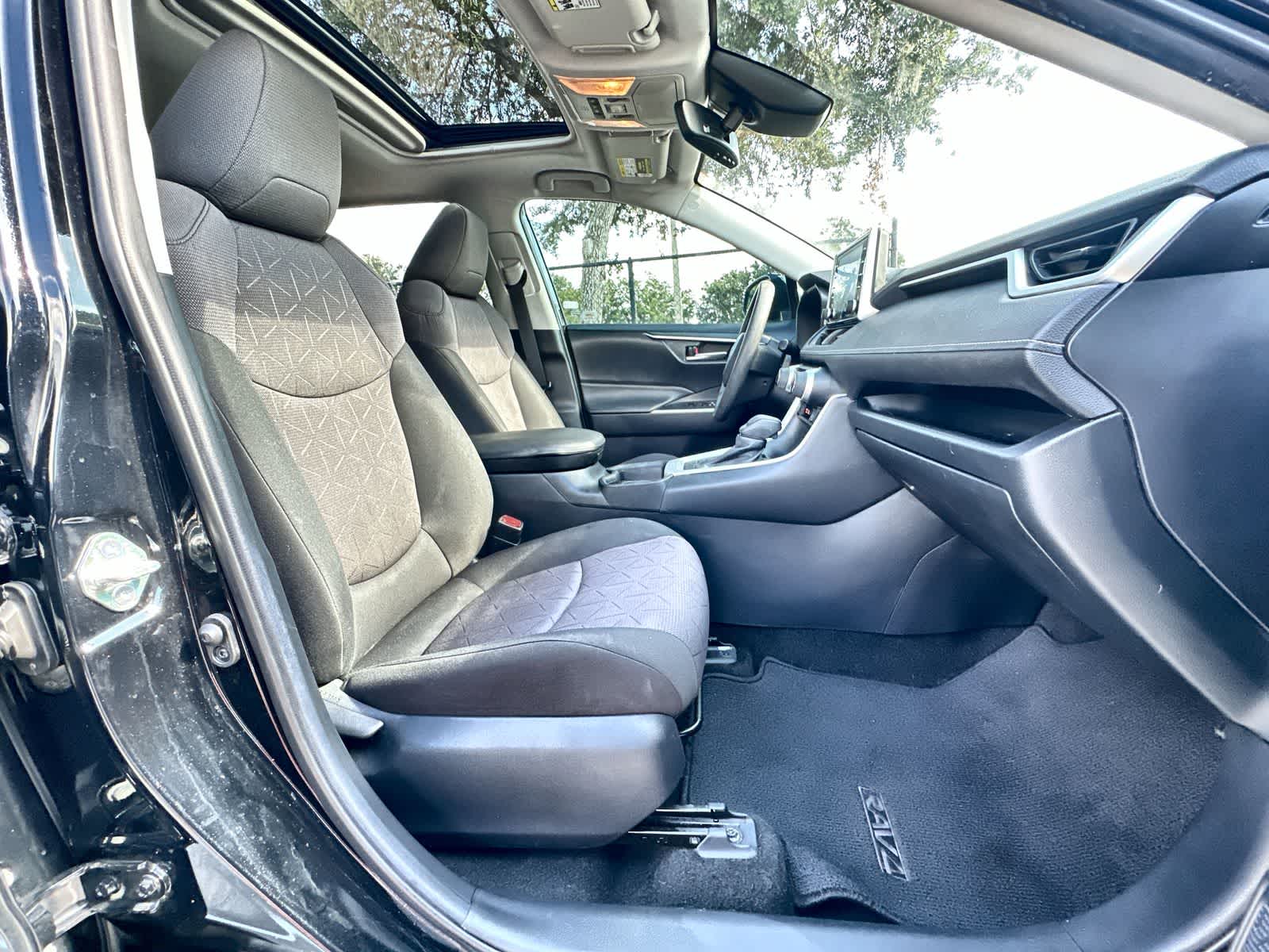 Thumbnail: 2019 Toyota RAV4 - 14