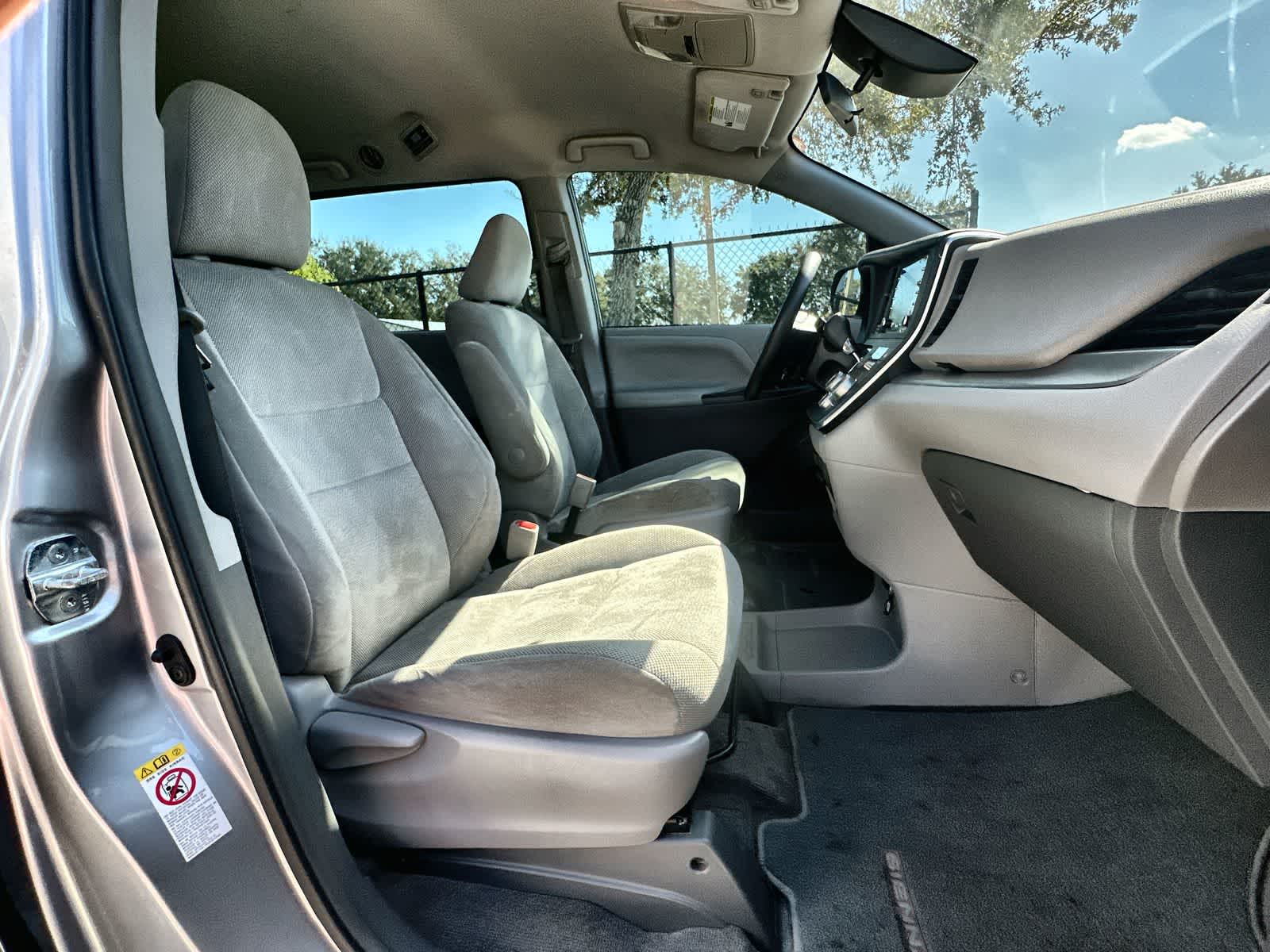 Thumbnail: 2018 Toyota Sienna - 14