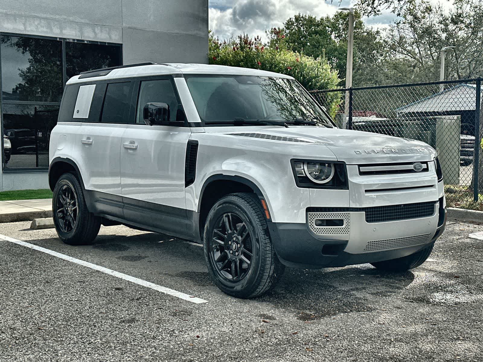 Thumbnail: 2023 Land Rover Defender - 11