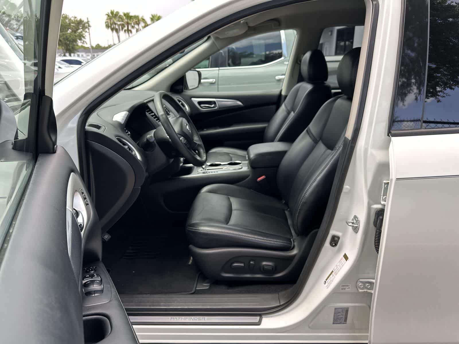 2019 Nissan Pathfinder SL 2