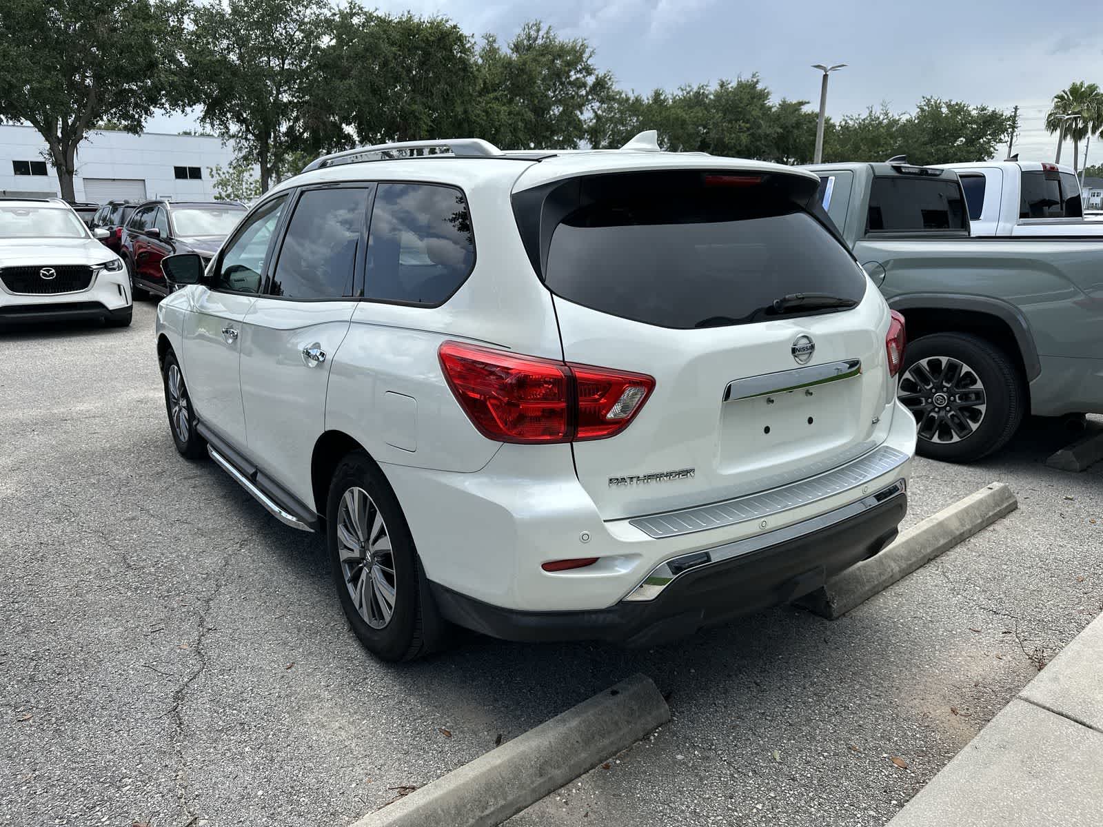 2019 Nissan Pathfinder SL 4